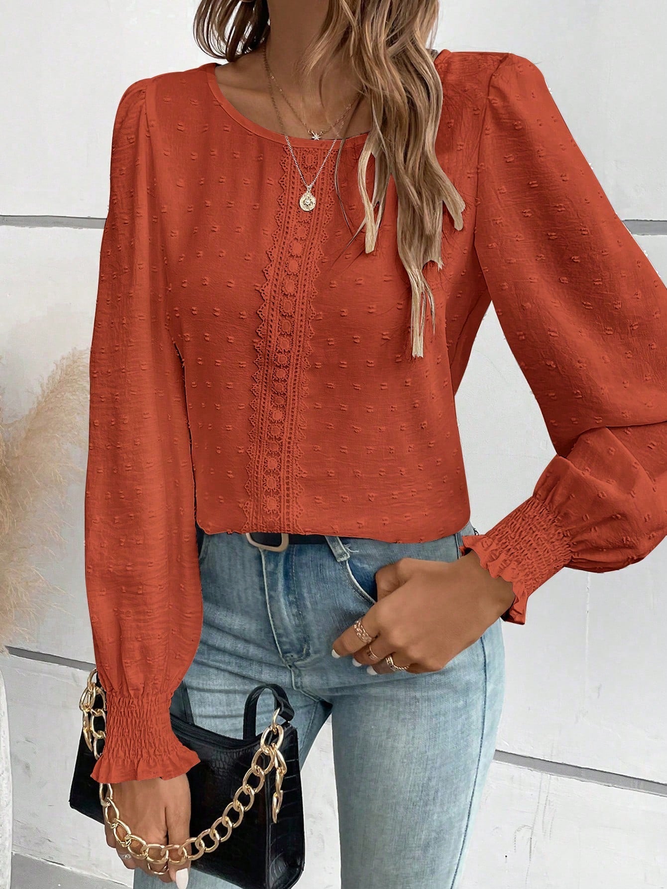 Blusa Texturizada com Detalhes e Punho com Elástico Blusa Texturizada com Detalhes e Punho com Elástico