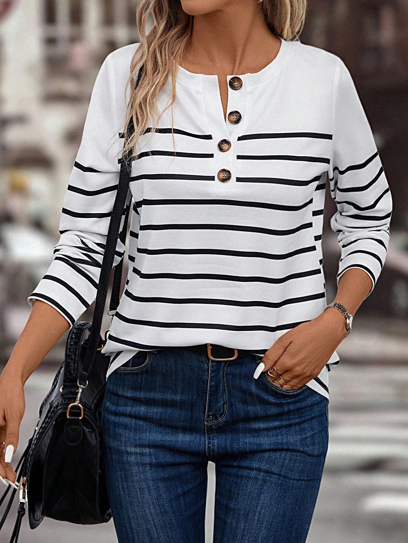 Blusa Listrada com Botões Frontais Decorativos Branco / P Blusa Listrada com Botões Frontais Decorativos