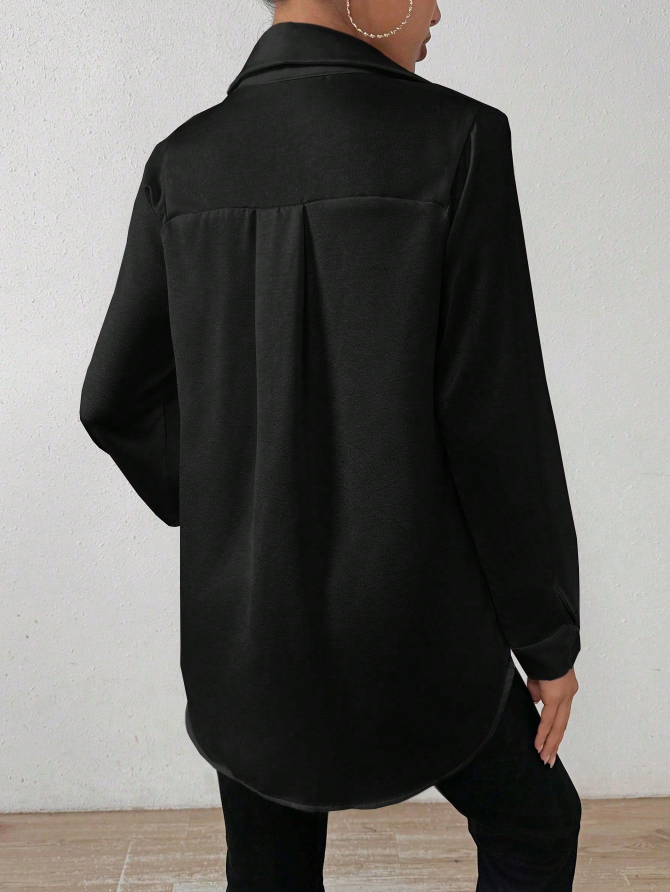Camisa Social Elegante com Caimento Acetinado Camisa Social Elegante com Caimento Acetinado