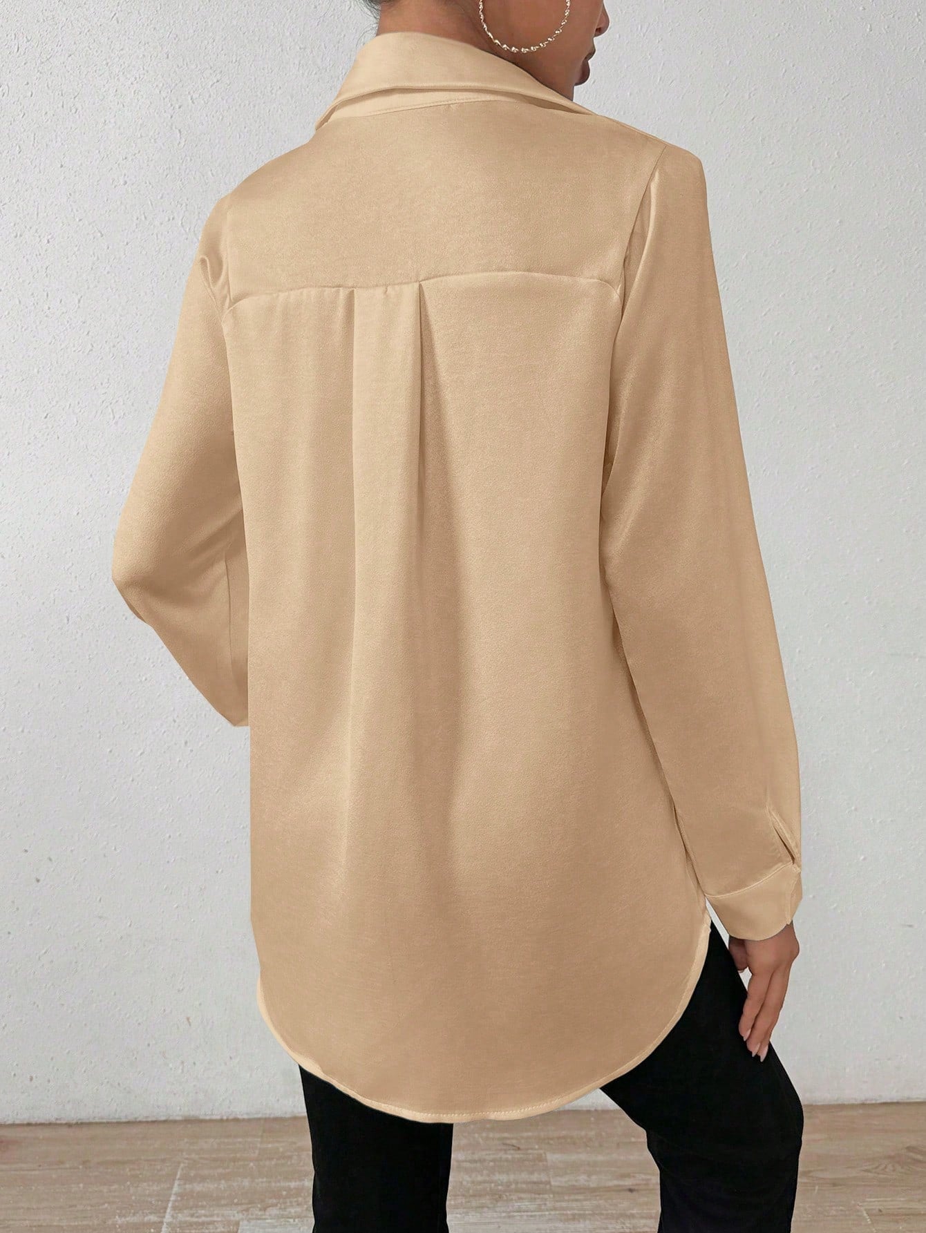 Camisa Social Elegante com Caimento Acetinado Camisa Social Elegante com Caimento Acetinado
