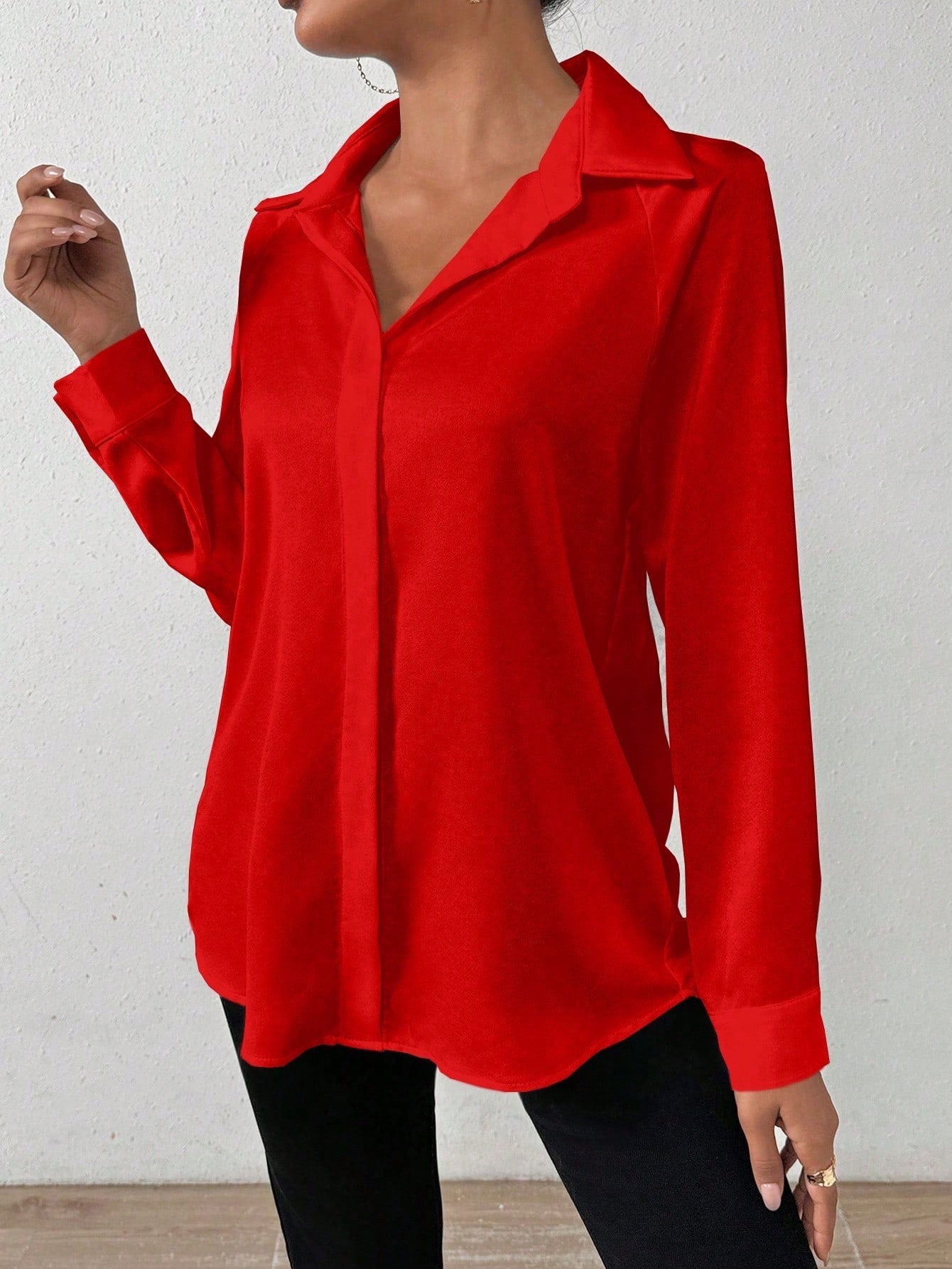 Camisa Social Elegante com Caimento Acetinado Camisa Social Elegante com Caimento Acetinado