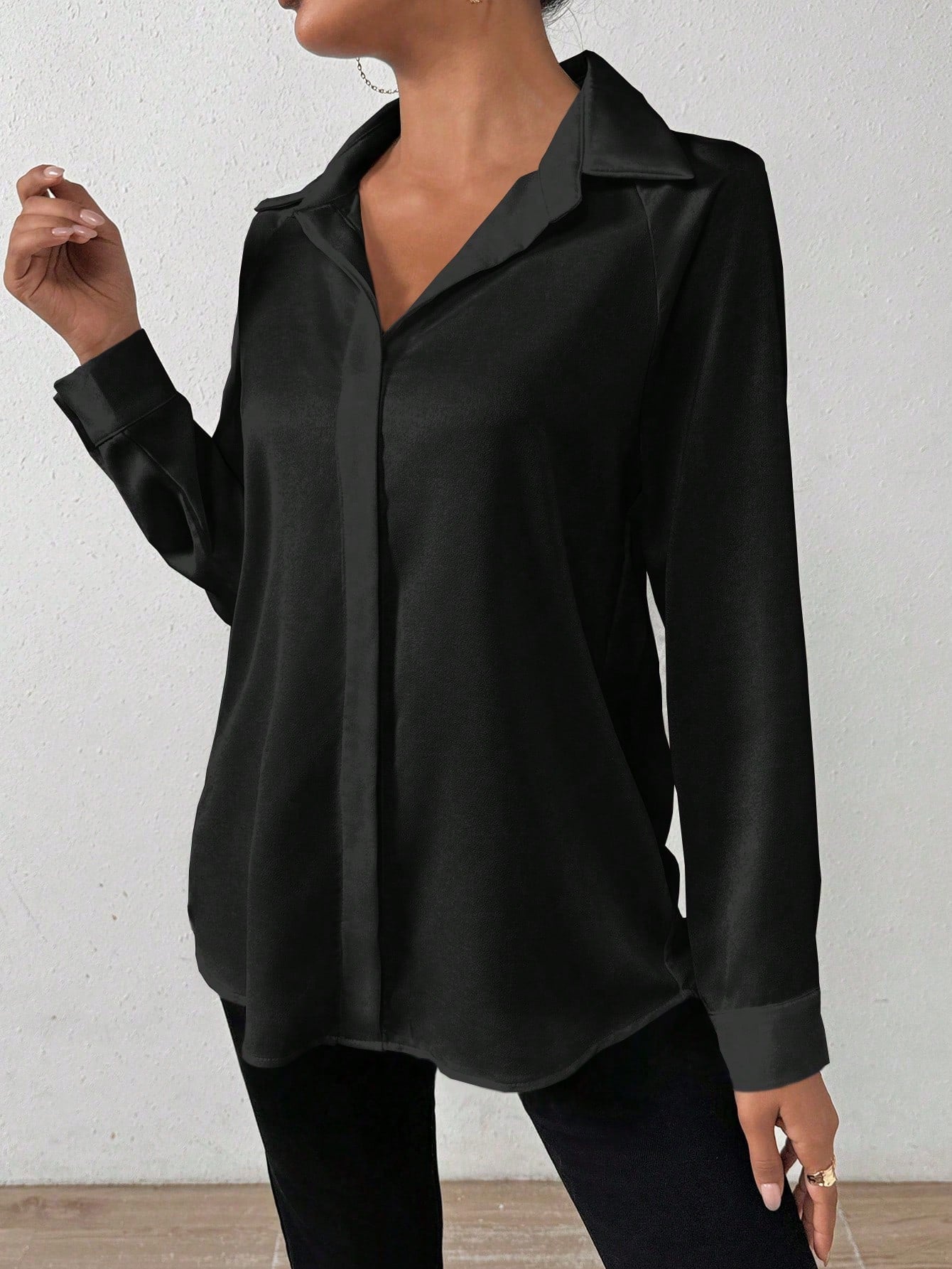 Camisa Social Elegante com Caimento Acetinado Camisa Social Elegante com Caimento Acetinado