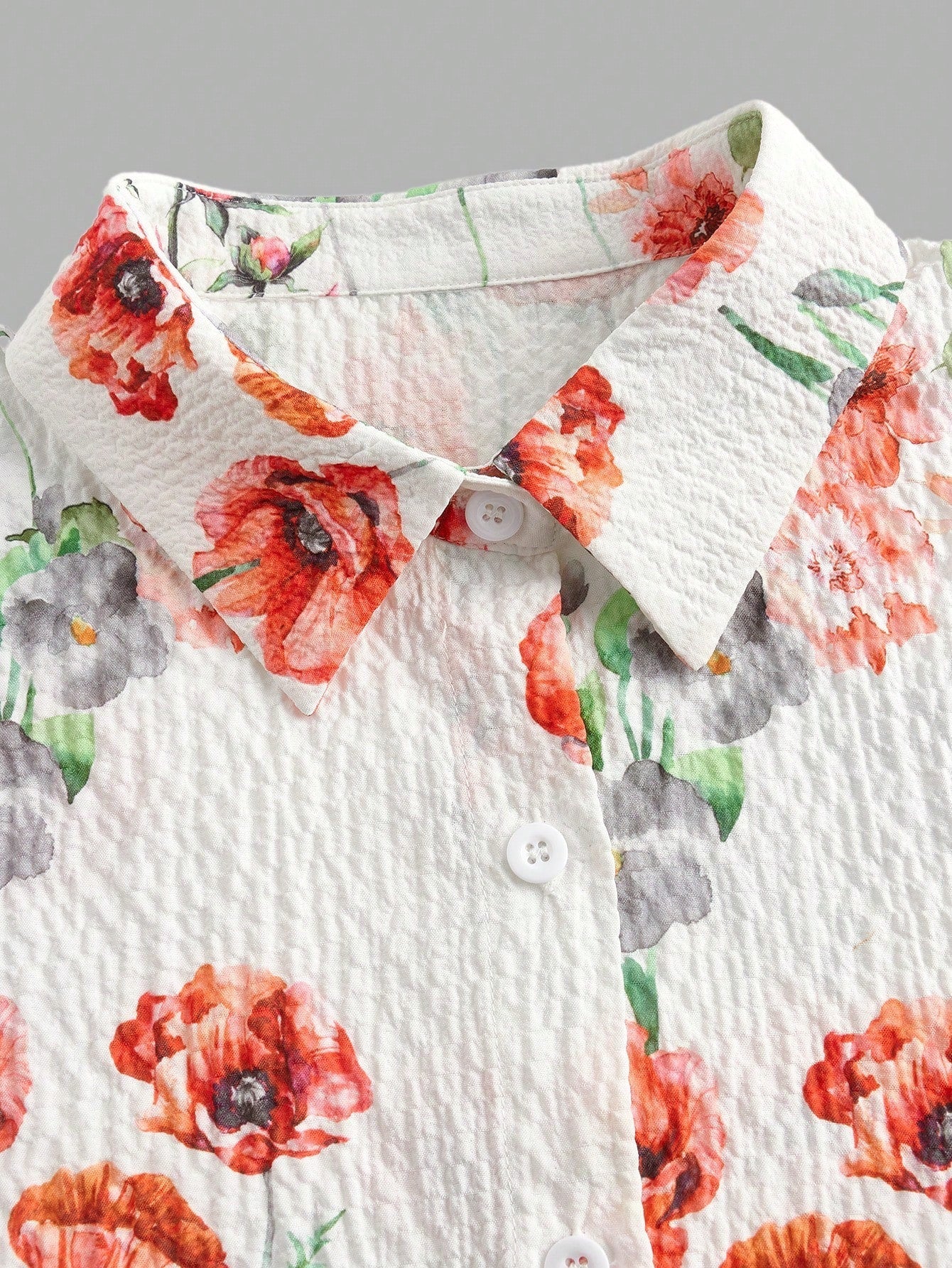 Camisa Floral em Linho com Decote Profundo Camisa Floral em Linho com Decote Profundo