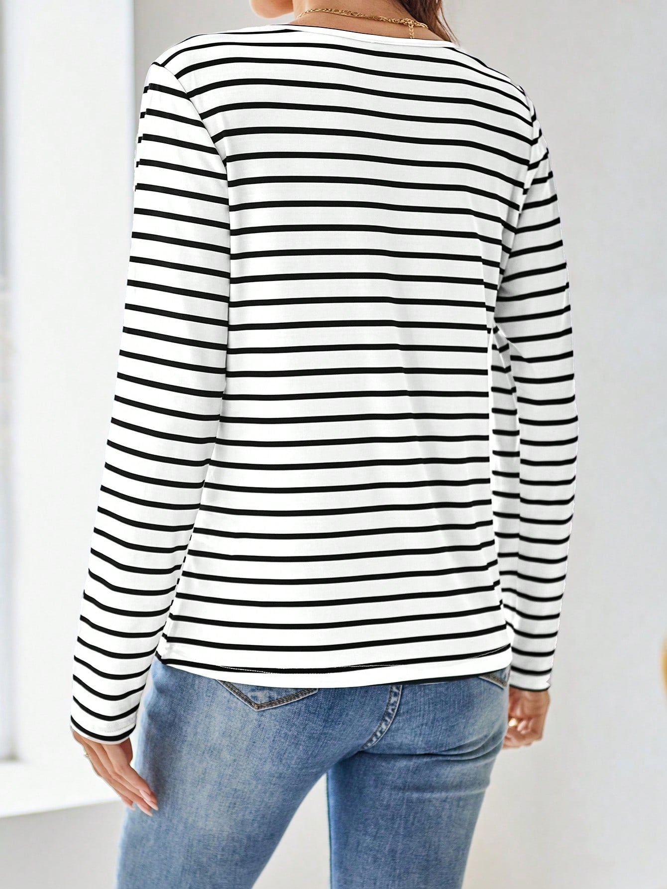 Camiseta Listrada com Decote em V Casual Elegante Camiseta Listrada com Decote em V Casual Elegante