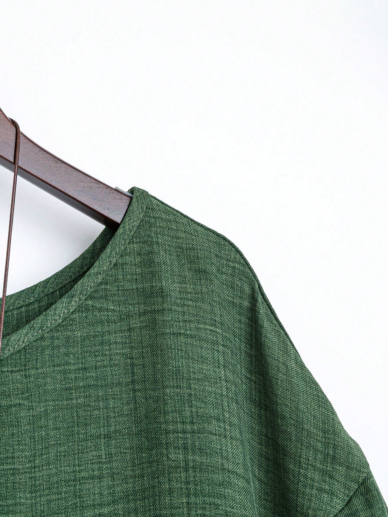 Blusa Assimétrica com Manga 3/4 e Tecido Texturizado Blusa Assimétrica com Manga 3/4 e Tecido Texturizado