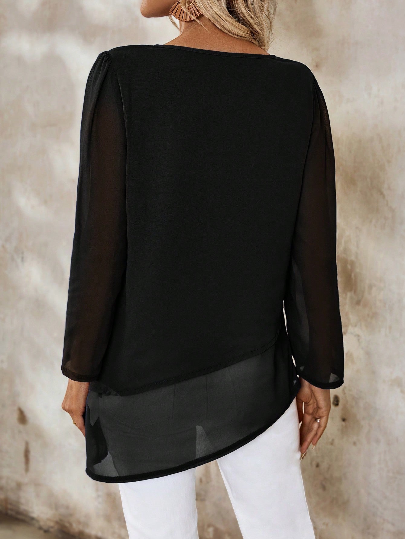 Camisa Longa em Chiffon com Barra Assimétrica Camisa Longa em Chiffon com Barra Assimétrica
