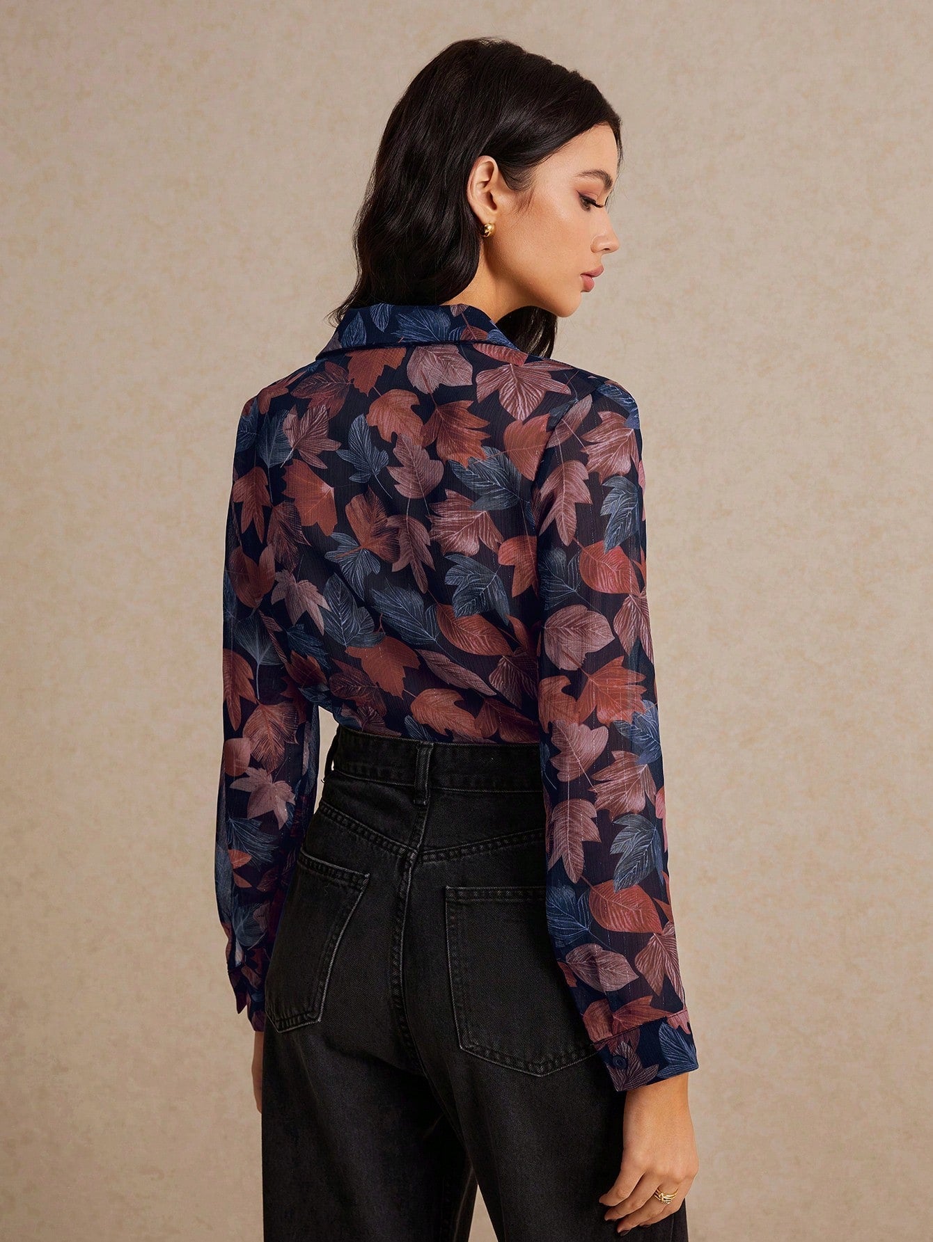 Camisa Floral com Estilo Sofisticado e Caimento Leve Camisa Floral com Estilo Sofisticado e Caimento Leve