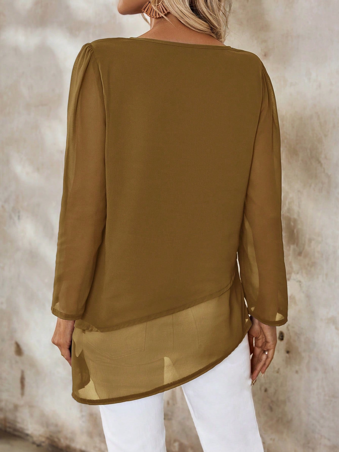 Camisa Longa em Chiffon com Barra Assimétrica Camisa Longa em Chiffon com Barra Assimétrica