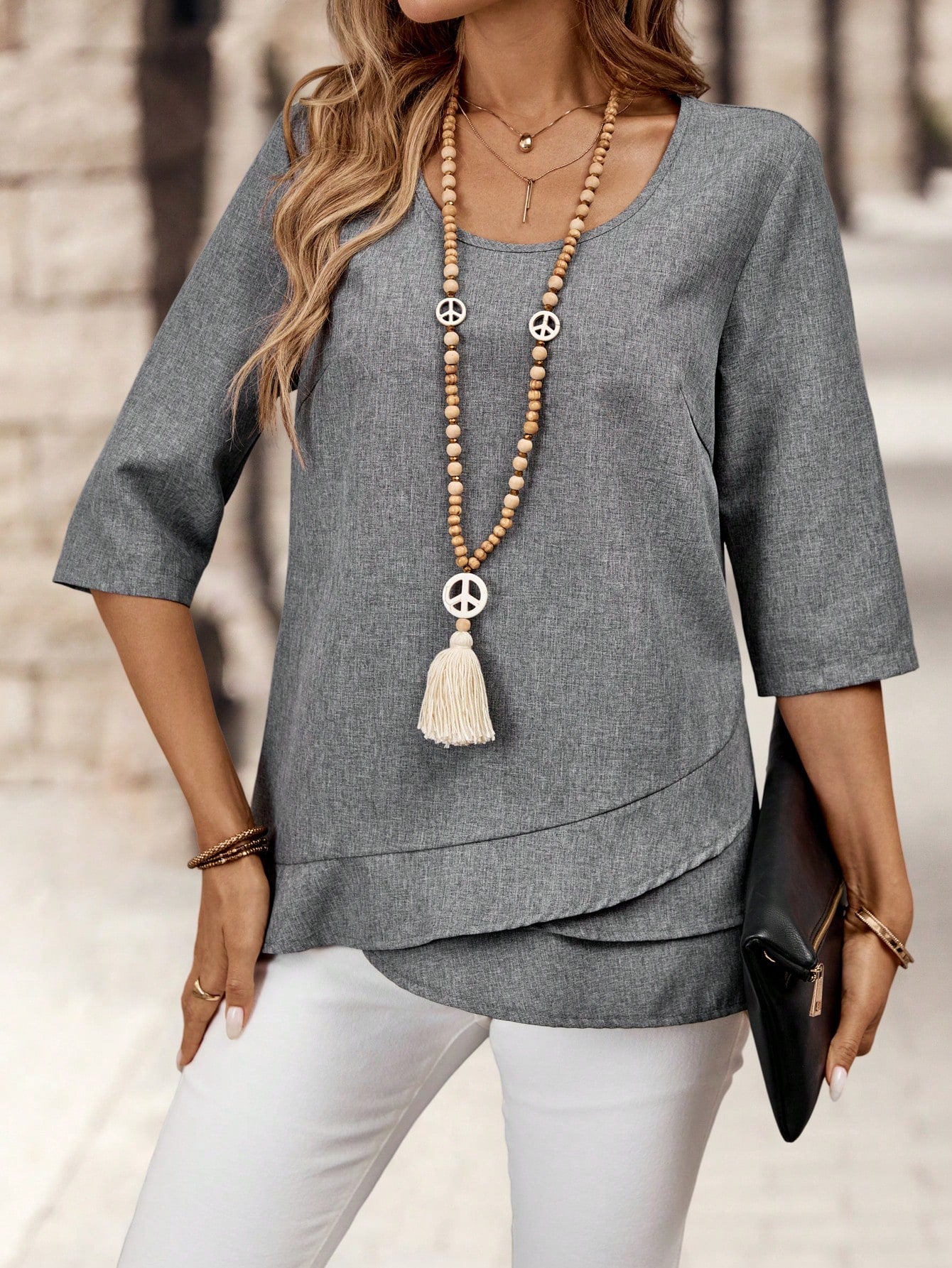 Blusa de Algodão com Detalhe em Camadas e Manga 3/4 Blusa de Algodão com Detalhe em Camadas e Manga 3/4