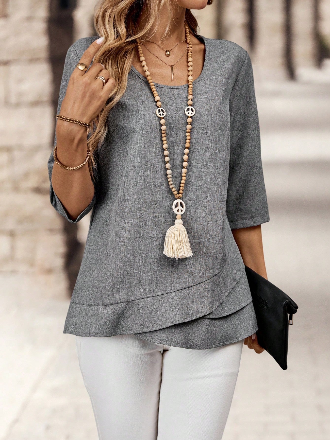 Blusa de Algodão com Detalhe em Camadas e Manga 3/4 Blusa de Algodão com Detalhe em Camadas e Manga 3/4