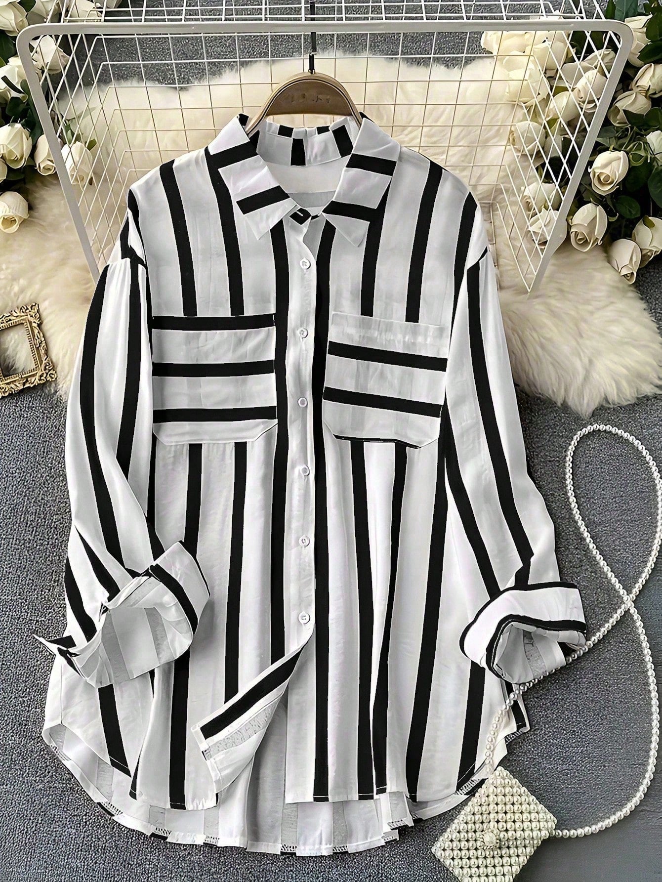 Camisa Listrada Oversized com Bolsos Frontais Preto / P Camisa Listrada Oversized com Bolsos Frontais