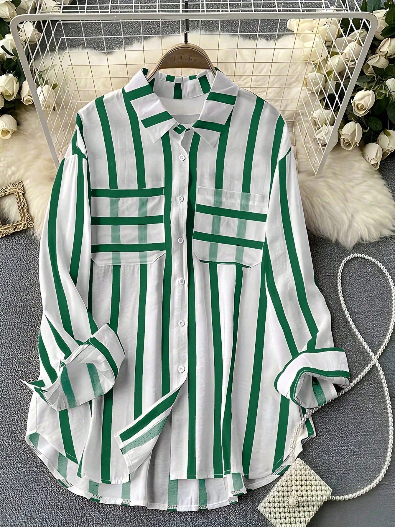 Camisa Listrada Oversized com Bolsos Frontais Verde / P Camisa Listrada Oversized com Bolsos Frontais