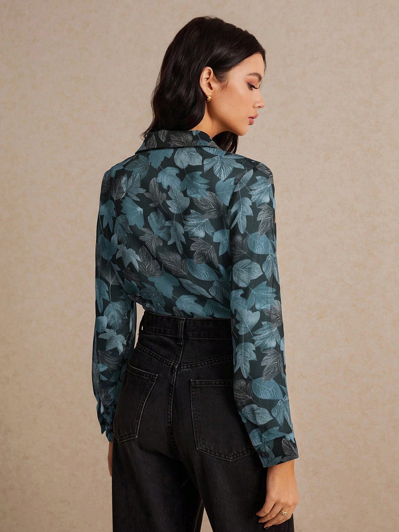 Camisa Floral com Estilo Sofisticado e Caimento Leve Camisa Floral com Estilo Sofisticado e Caimento Leve