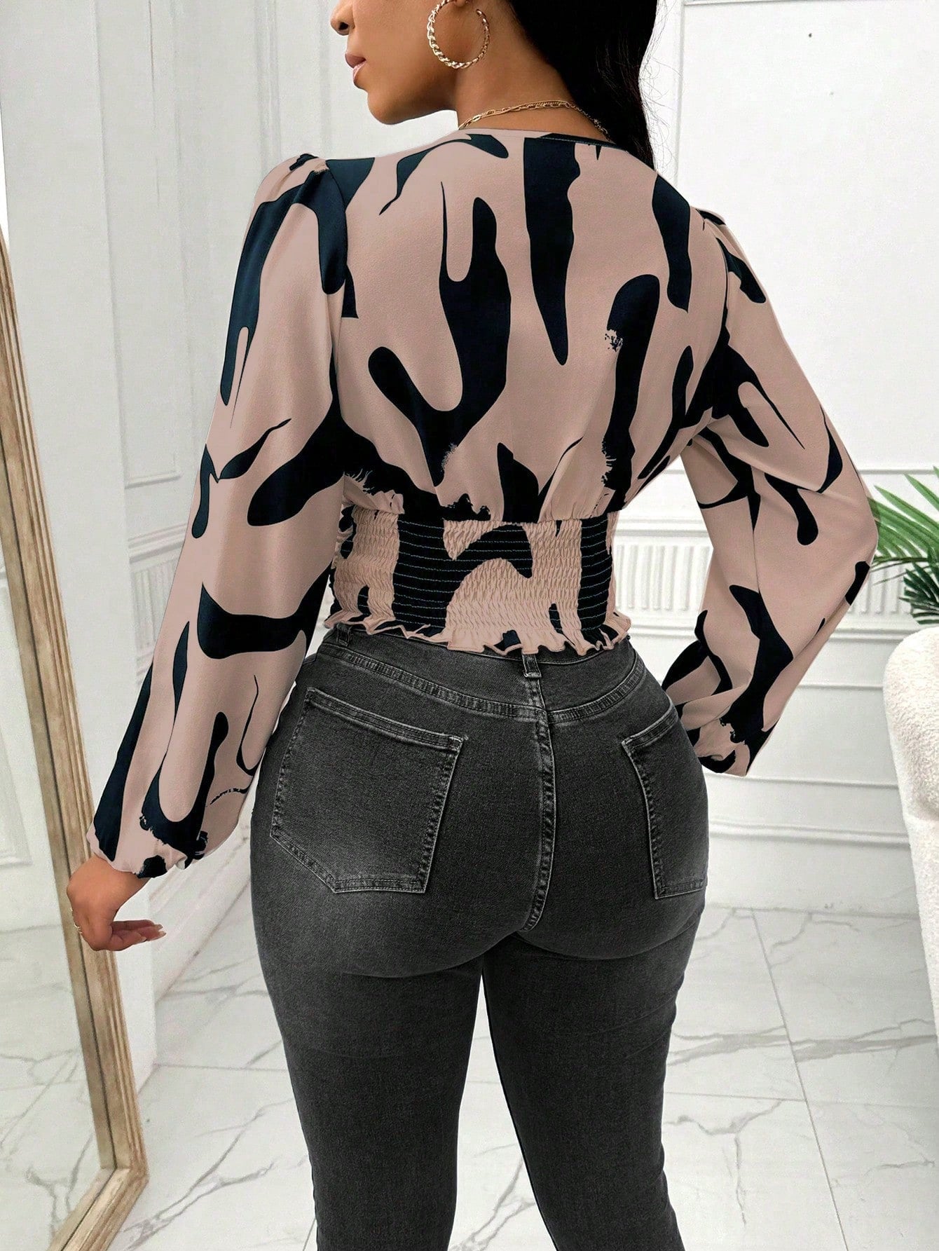 Camisa Transpassada Estampada com Manga Longa Camisa Transpassada Estampada com Manga Longa