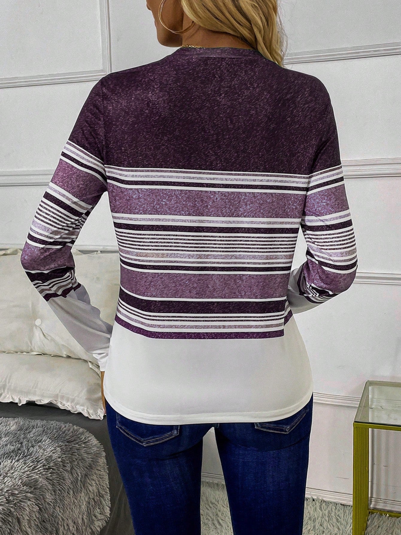Blusa Listrada em Tons de Azul com Manga Longa Blusa Listrada em Tons de Azul com Manga Longa