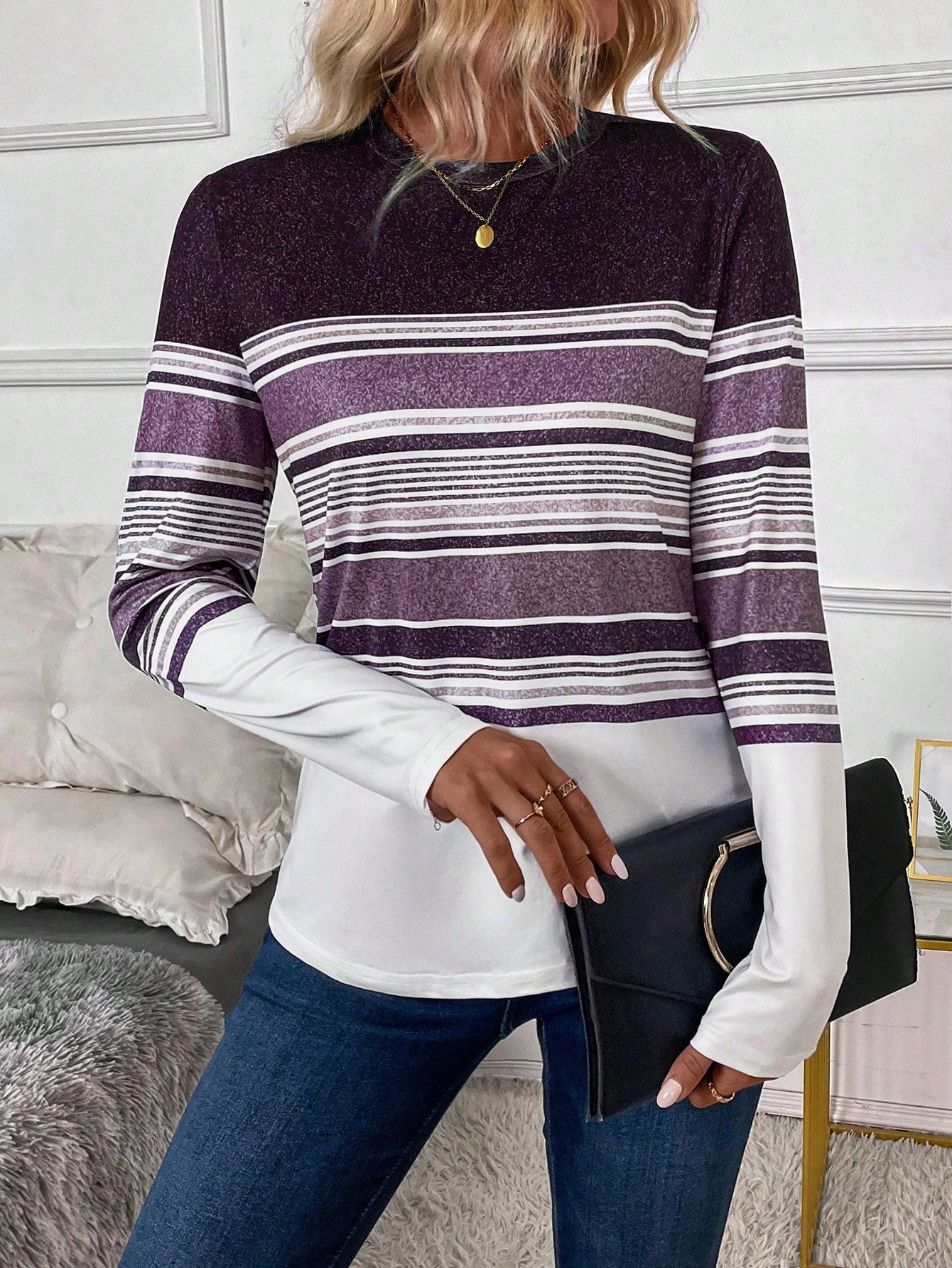 Blusa Listrada em Tons de Azul com Manga Longa Blusa Listrada em Tons de Azul com Manga Longa