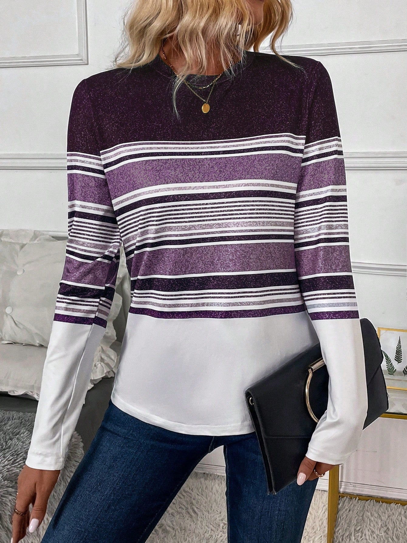 Blusa Listrada em Tons de Azul com Manga Longa Blusa Listrada em Tons de Azul com Manga Longa