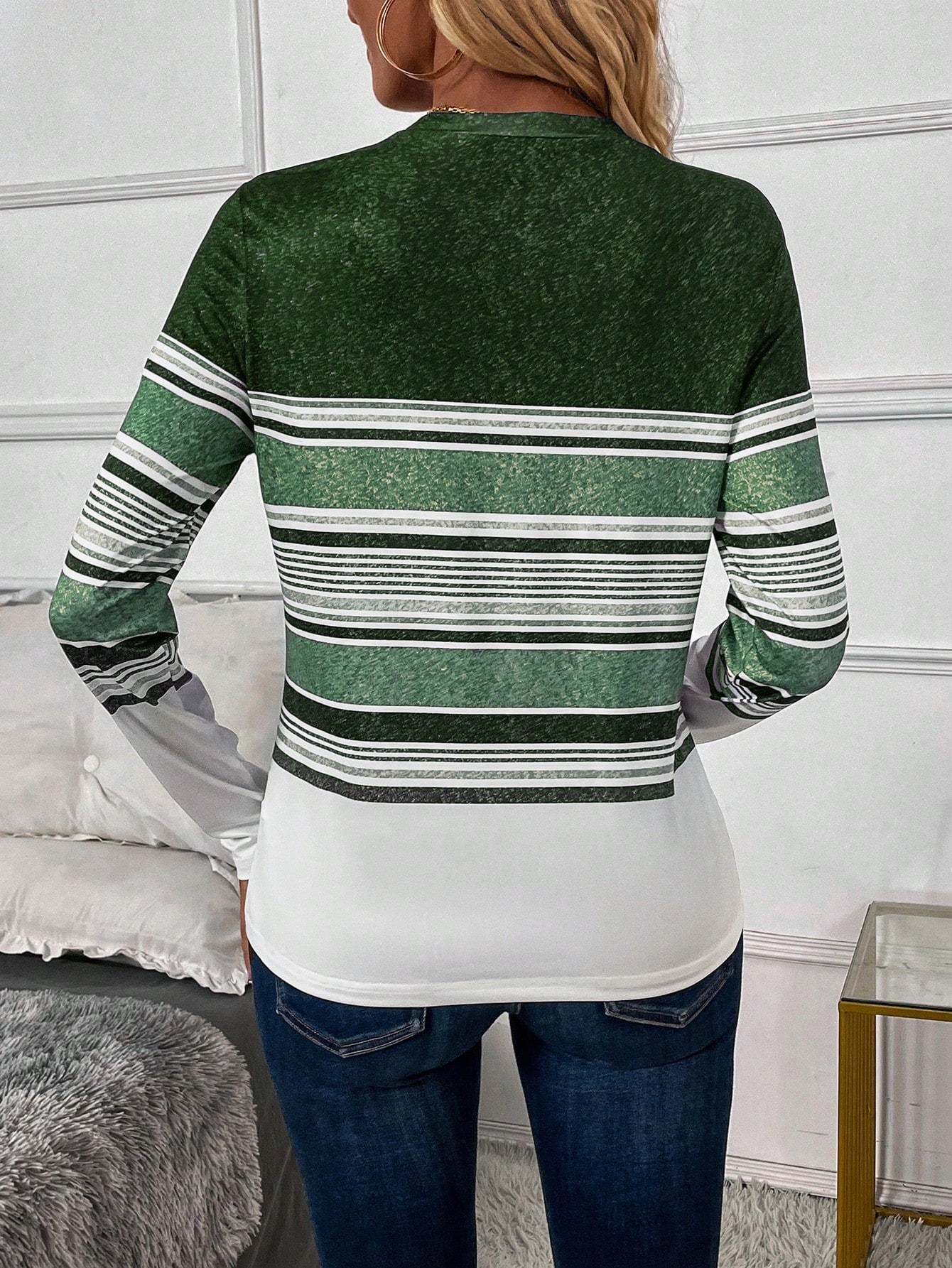 Blusa Listrada em Tons de Azul com Manga Longa Blusa Listrada em Tons de Azul com Manga Longa