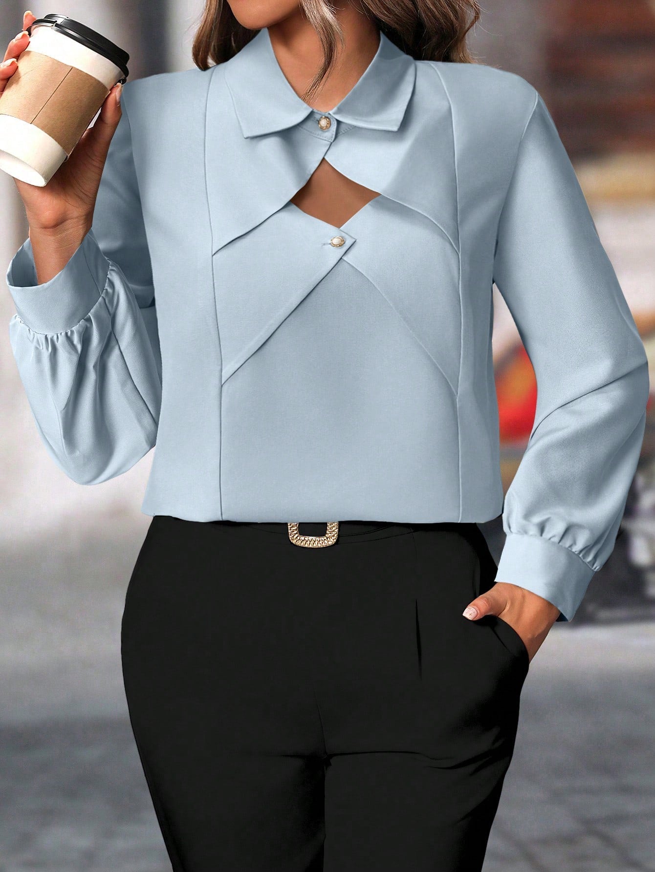 Camisa Social com Recorte Moderno e Botões Decorativos Camisa Social com Recorte Moderno e Botões Decorativos