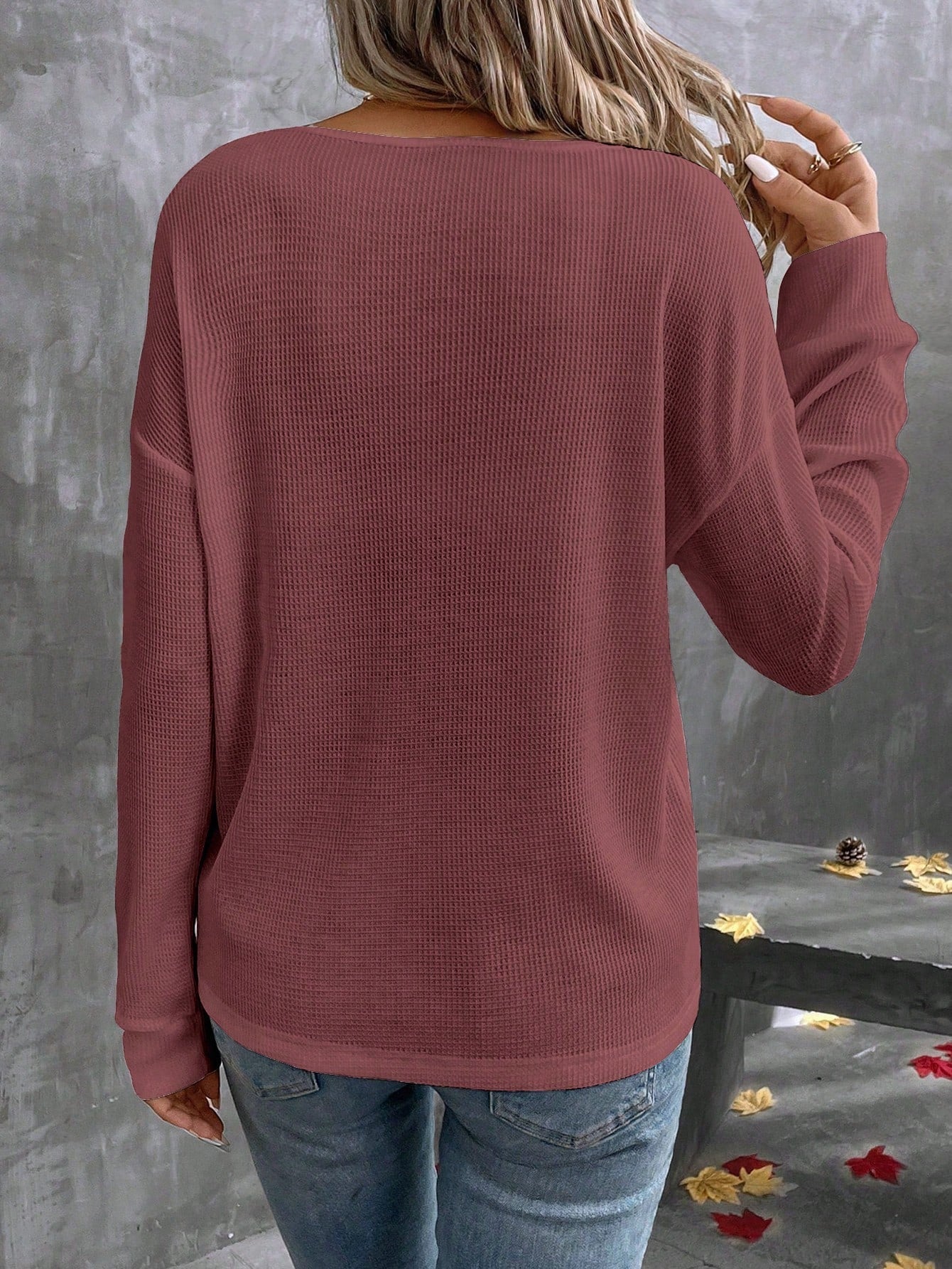 Camiseta com Decote V Contrastante e Manga Longa Camiseta com Decote V Contrastante e Manga Longa