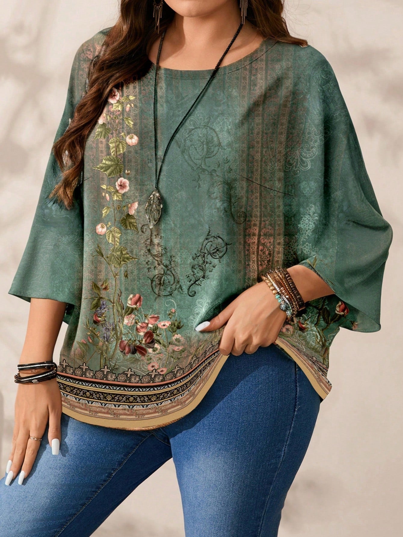 Blusa Estampada com Detalhes Florais e Étnicos Blusa Estampada com Detalhes Florais e Étnicos