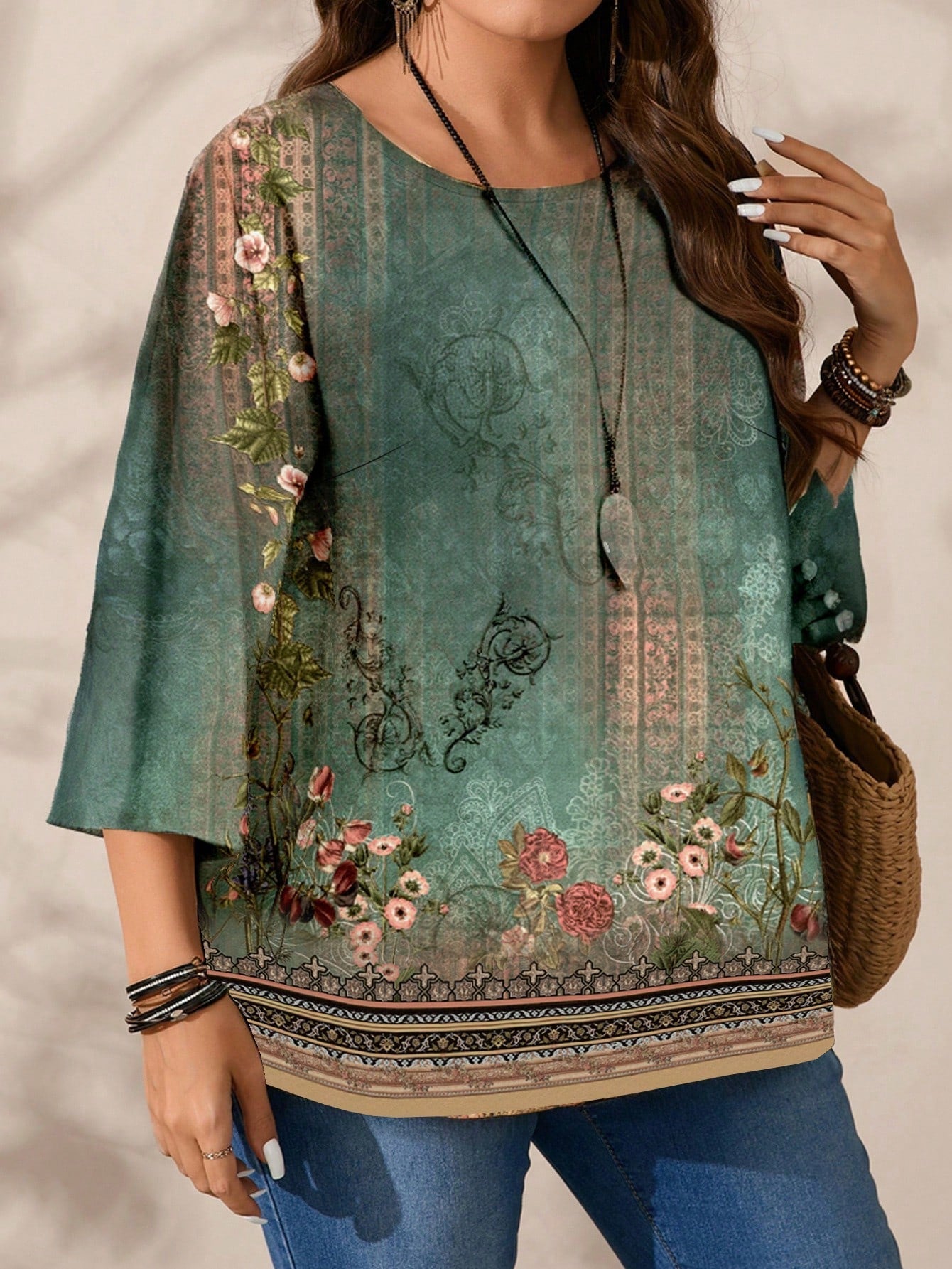 Blusa Estampada com Detalhes Florais e Étnicos Blusa Estampada com Detalhes Florais e Étnicos