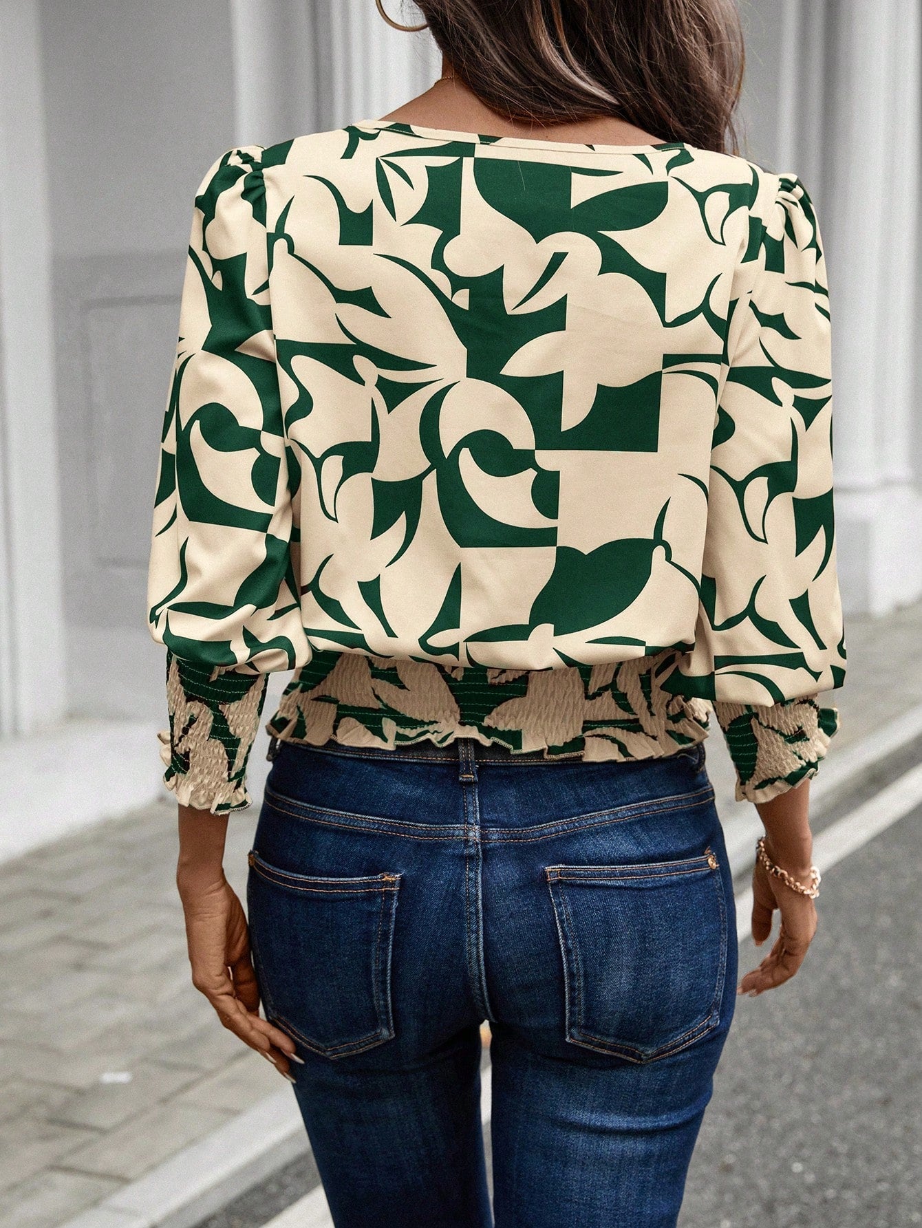 Camisa Estampada com Manga Bufante e Lastex Camisa Ombro Só Estampada com Manga Longa