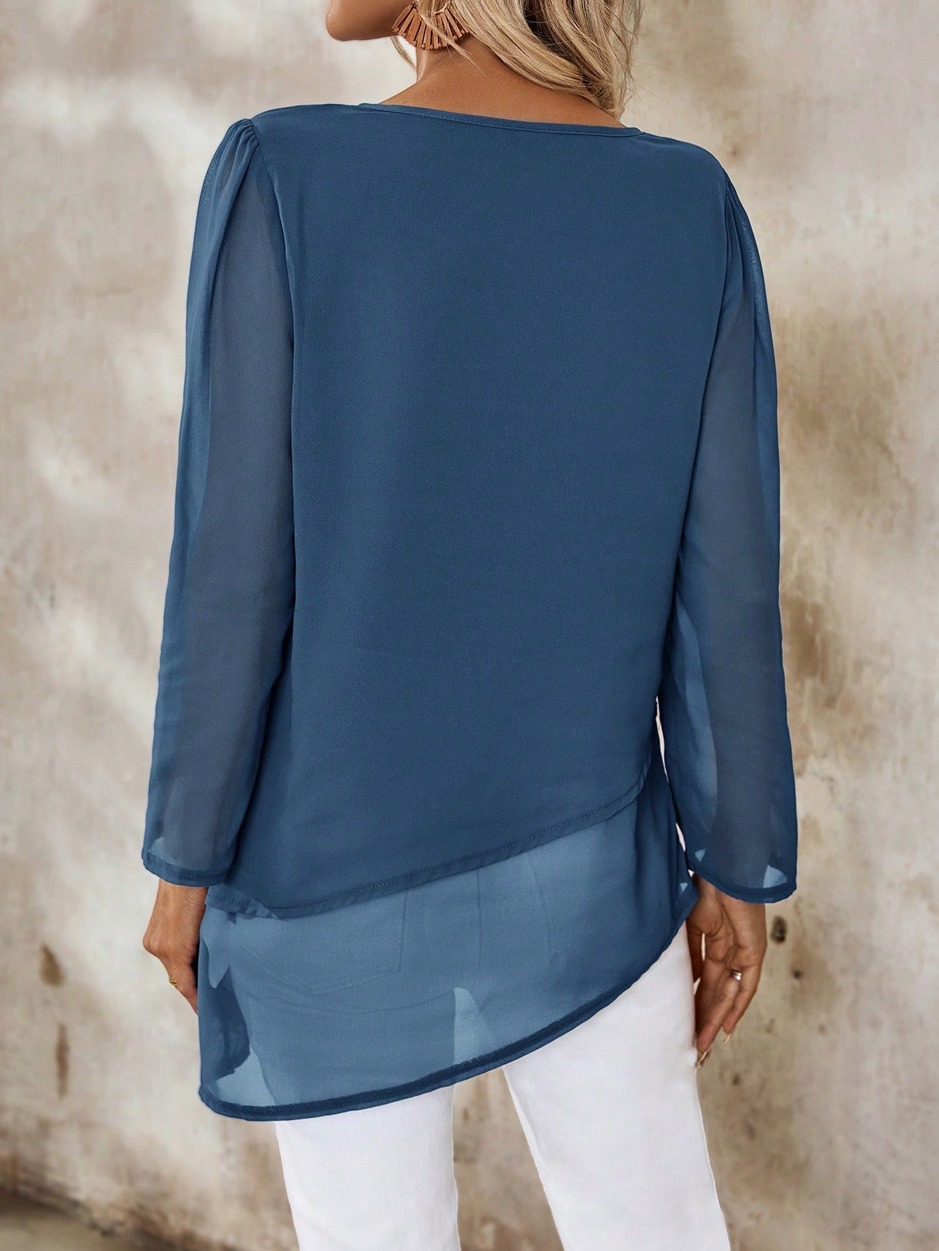 Camisa Longa em Chiffon com Barra Assimétrica Camisa Longa em Chiffon com Barra Assimétrica