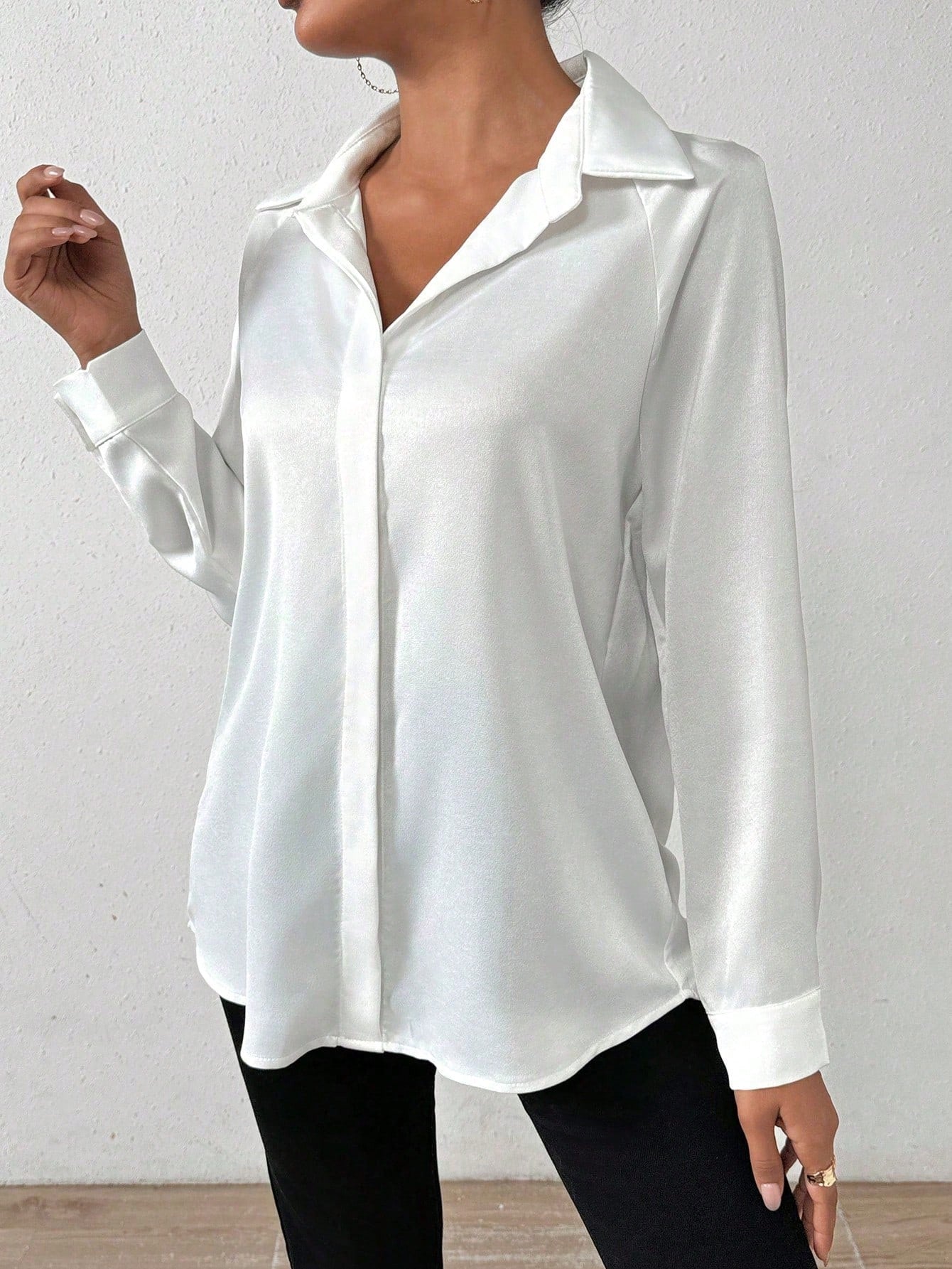 Camisa Social Elegante com Caimento Acetinado Camisa Social Elegante com Caimento Acetinado