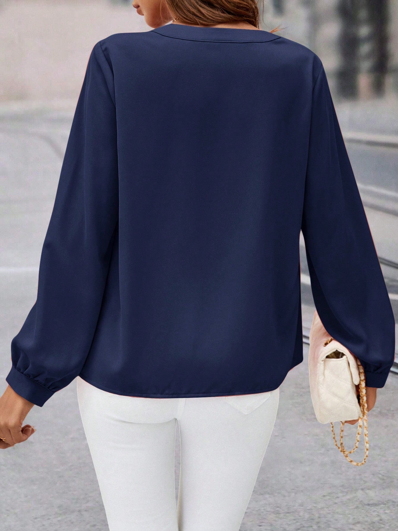 Camisa Lisa com Botões Frontais e Gola Franzida Camisa Lisa com Botões Frontais e Gola Franzida