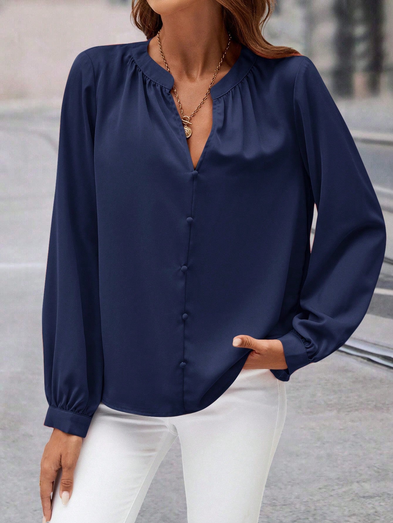 Camisa Lisa com Botões Frontais e Gola Franzida Camisa Lisa com Botões Frontais e Gola Franzida
