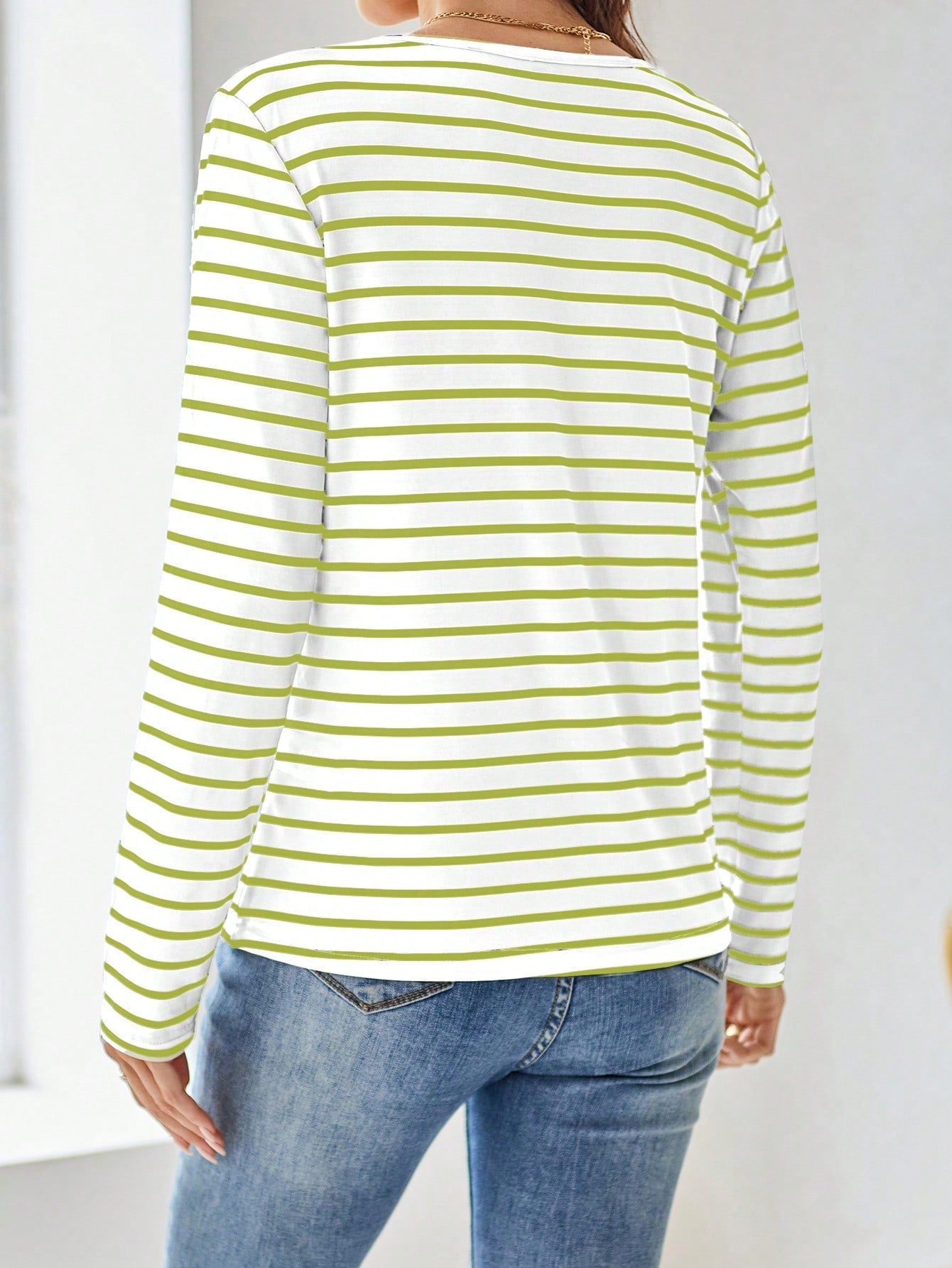 Camiseta Listrada com Decote em V Casual Elegante Camiseta Listrada com Decote em V Casual Elegante