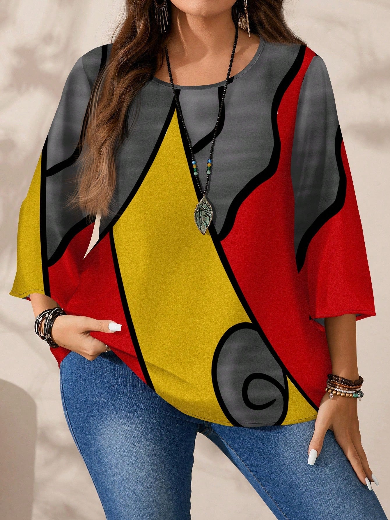 Blusa Estampada com Detalhes Abstratos e Manga 3/4 Blusa Estampada com Detalhes Abstratos e Manga 3/4