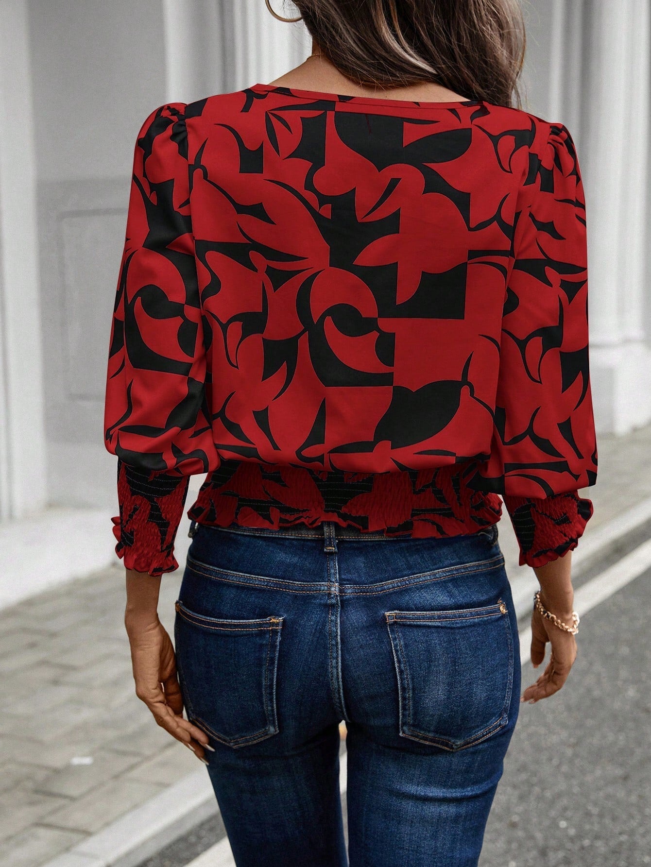 Camisa Estampada com Manga Bufante e Lastex Camisa Ombro Só Estampada com Manga Longa