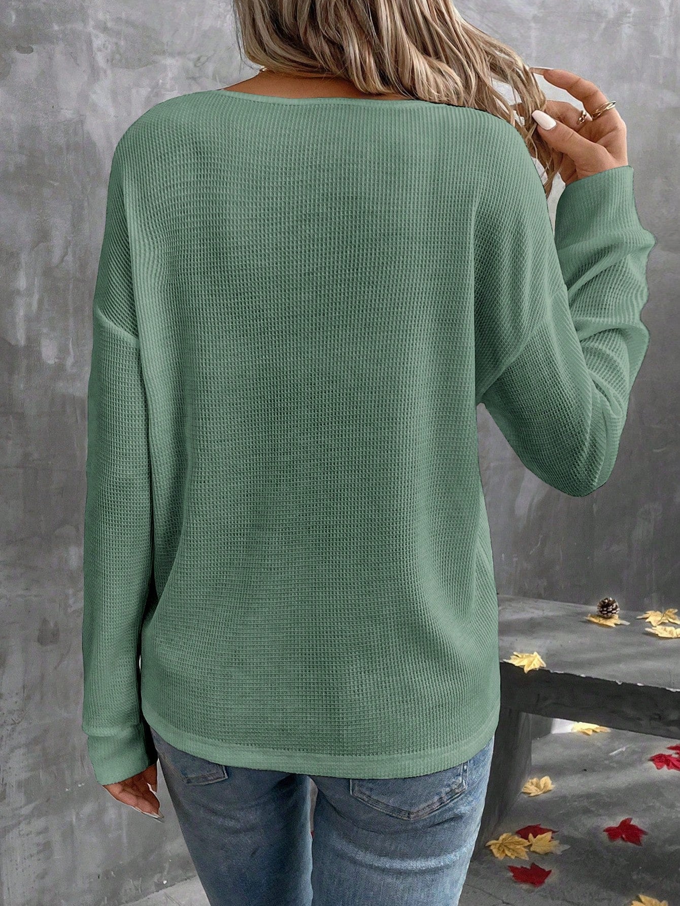 Camiseta com Decote V Contrastante e Manga Longa Camiseta com Decote V Contrastante e Manga Longa