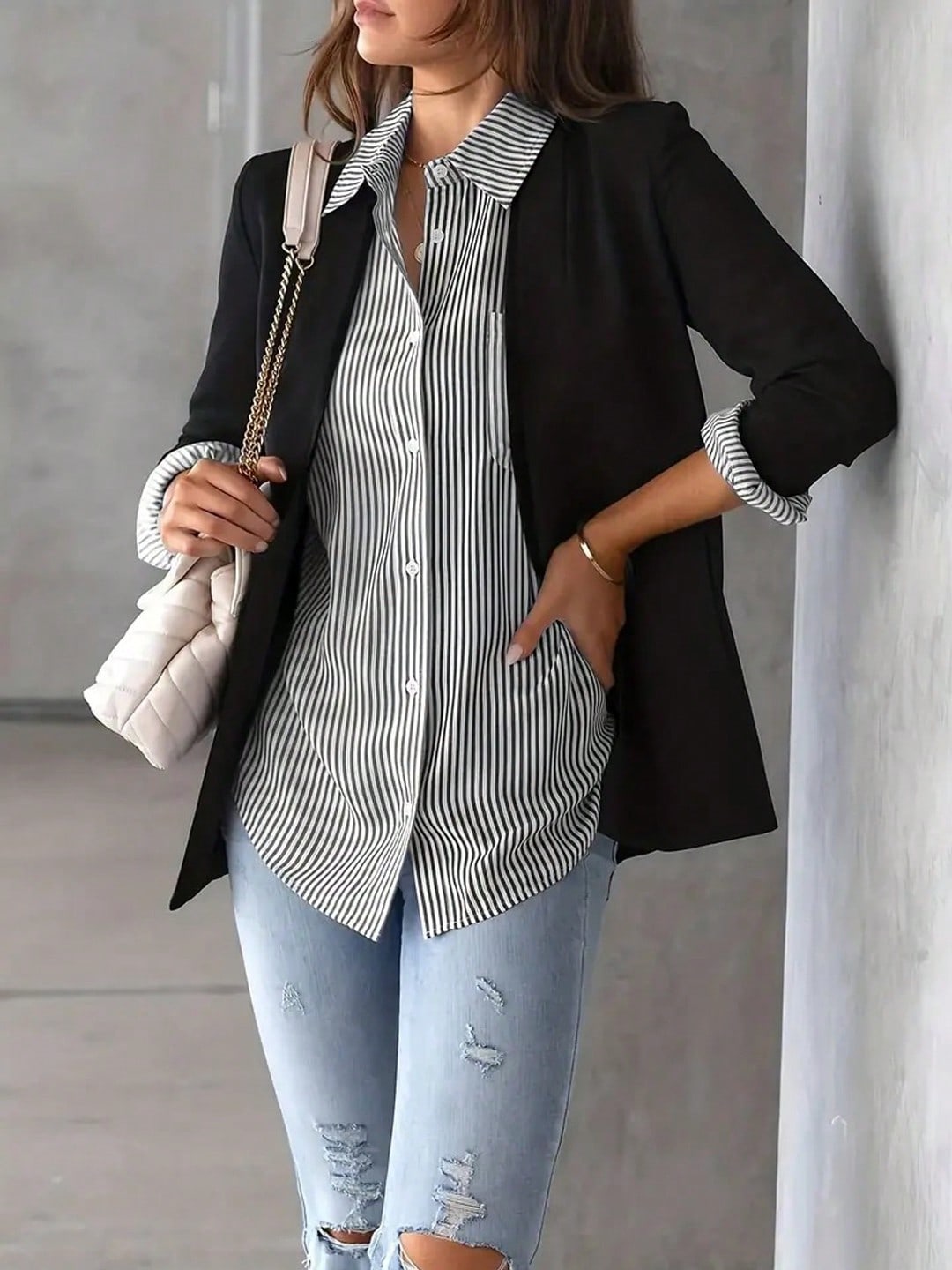 Camisa Listrada com Manga 3/4 e Bolso Frontal Camisa Listrada com Manga 3/4 e Bolso Frontal