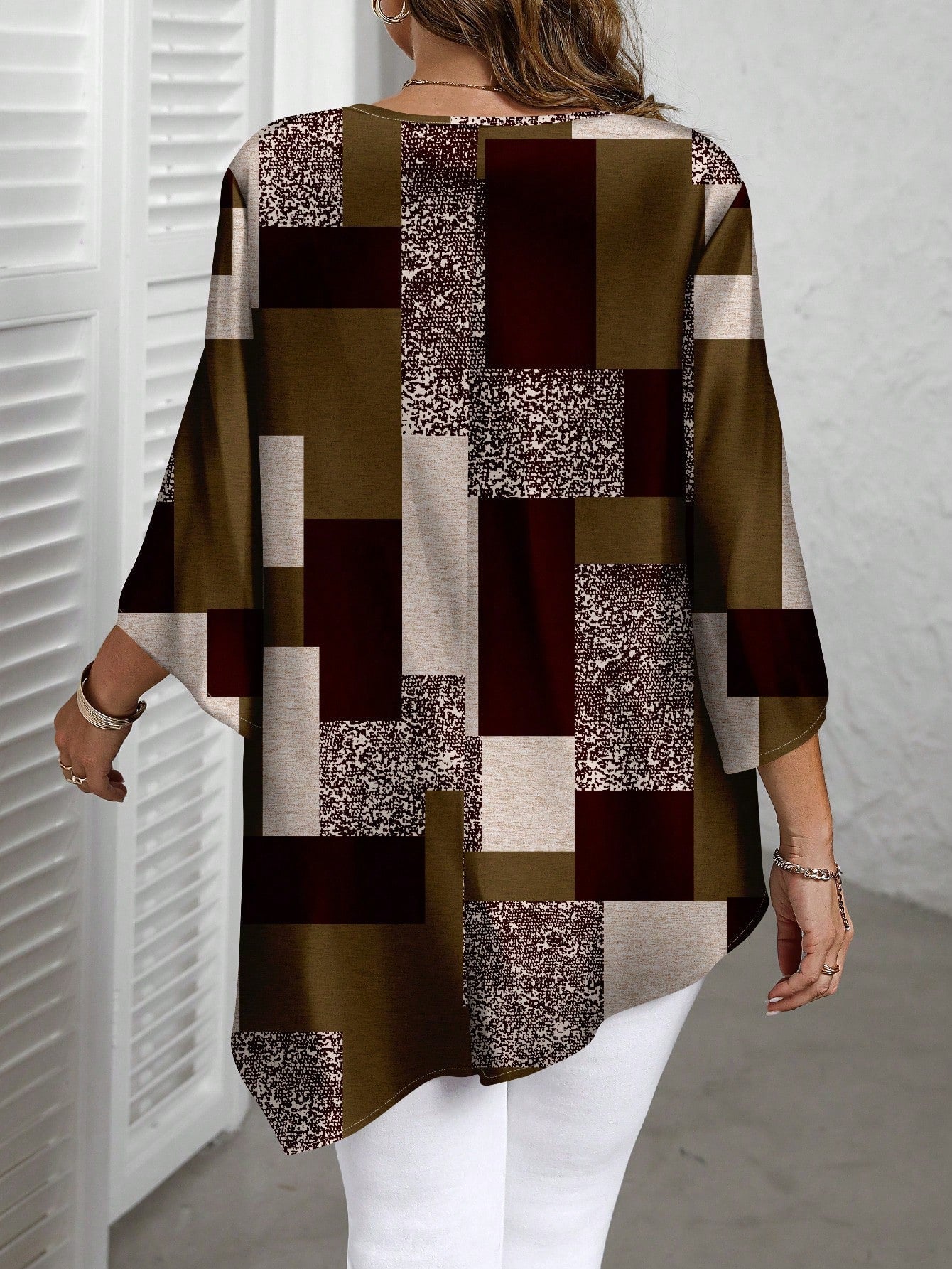 Blusa Estampada Geométrica com Manga 3/4 Solta Blusa Estampada Geométrica com Manga 3/4 Solta