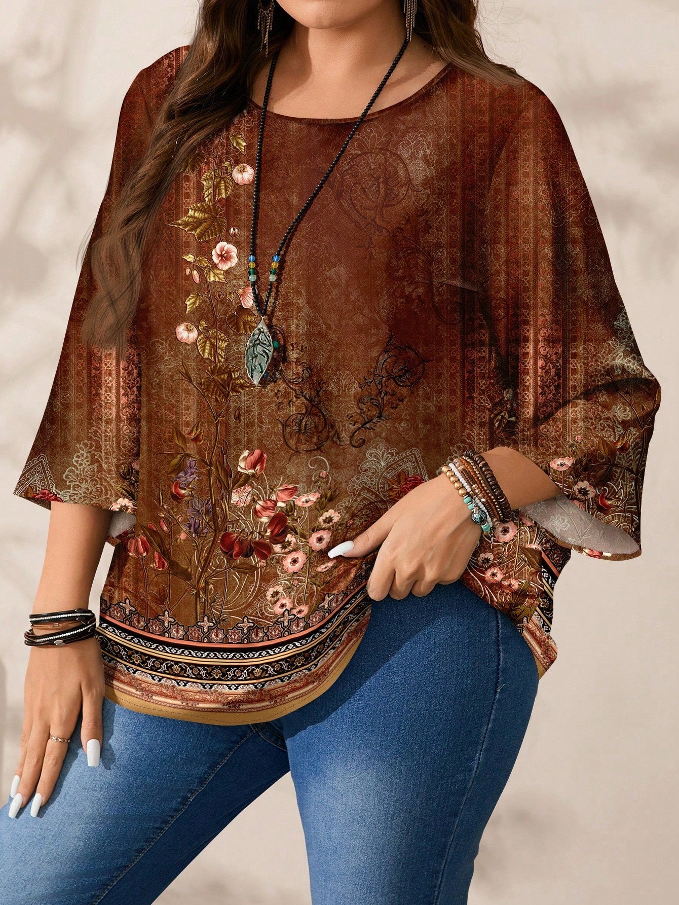 Blusa Estampada com Detalhes Florais e Étnicos Blusa Estampada com Detalhes Florais e Étnicos