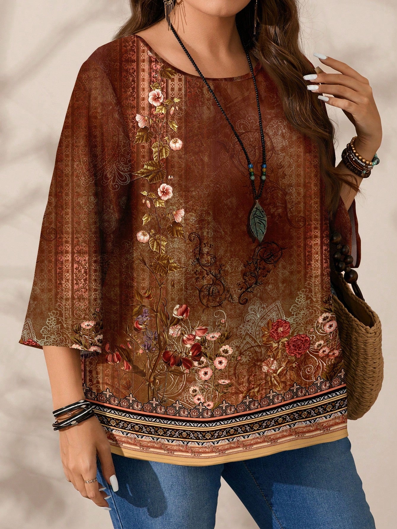 Blusa Estampada com Detalhes Florais e Étnicos Blusa Estampada com Detalhes Florais e Étnicos