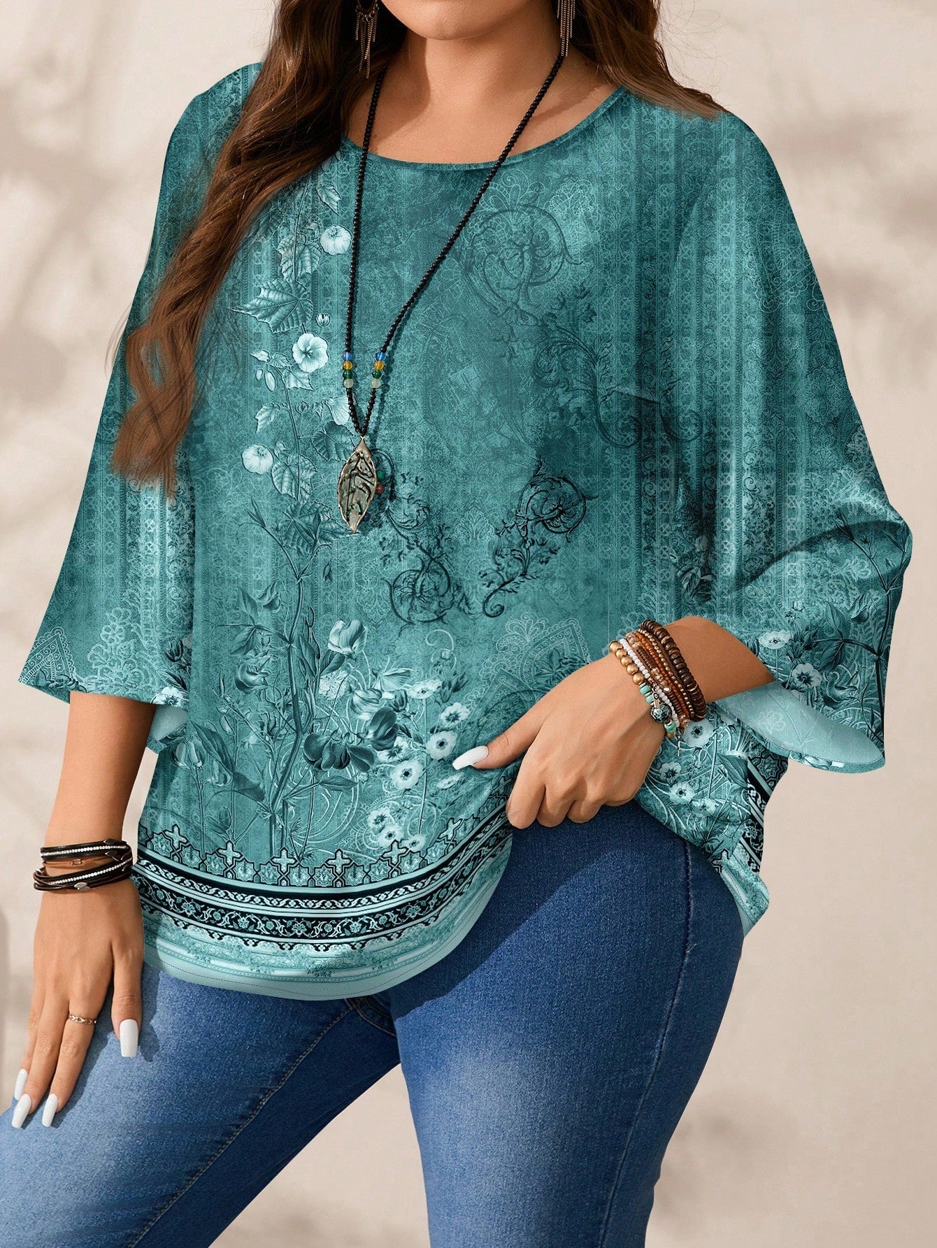 Blusa Estampada com Detalhes Florais e Étnicos Blusa Estampada com Detalhes Florais e Étnicos