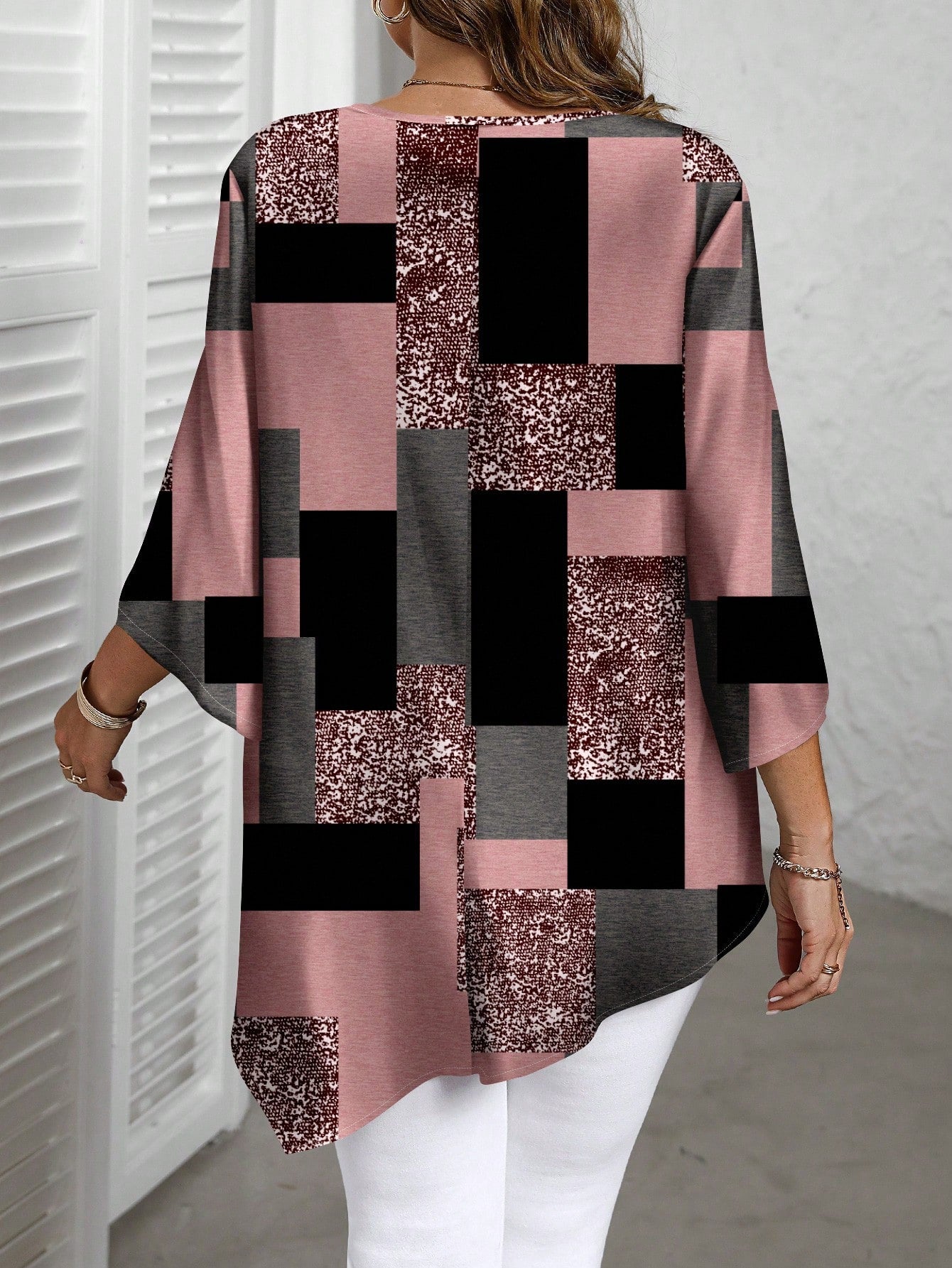 Blusa Estampada Geométrica com Manga 3/4 Solta Blusa Estampada Geométrica com Manga 3/4 Solta