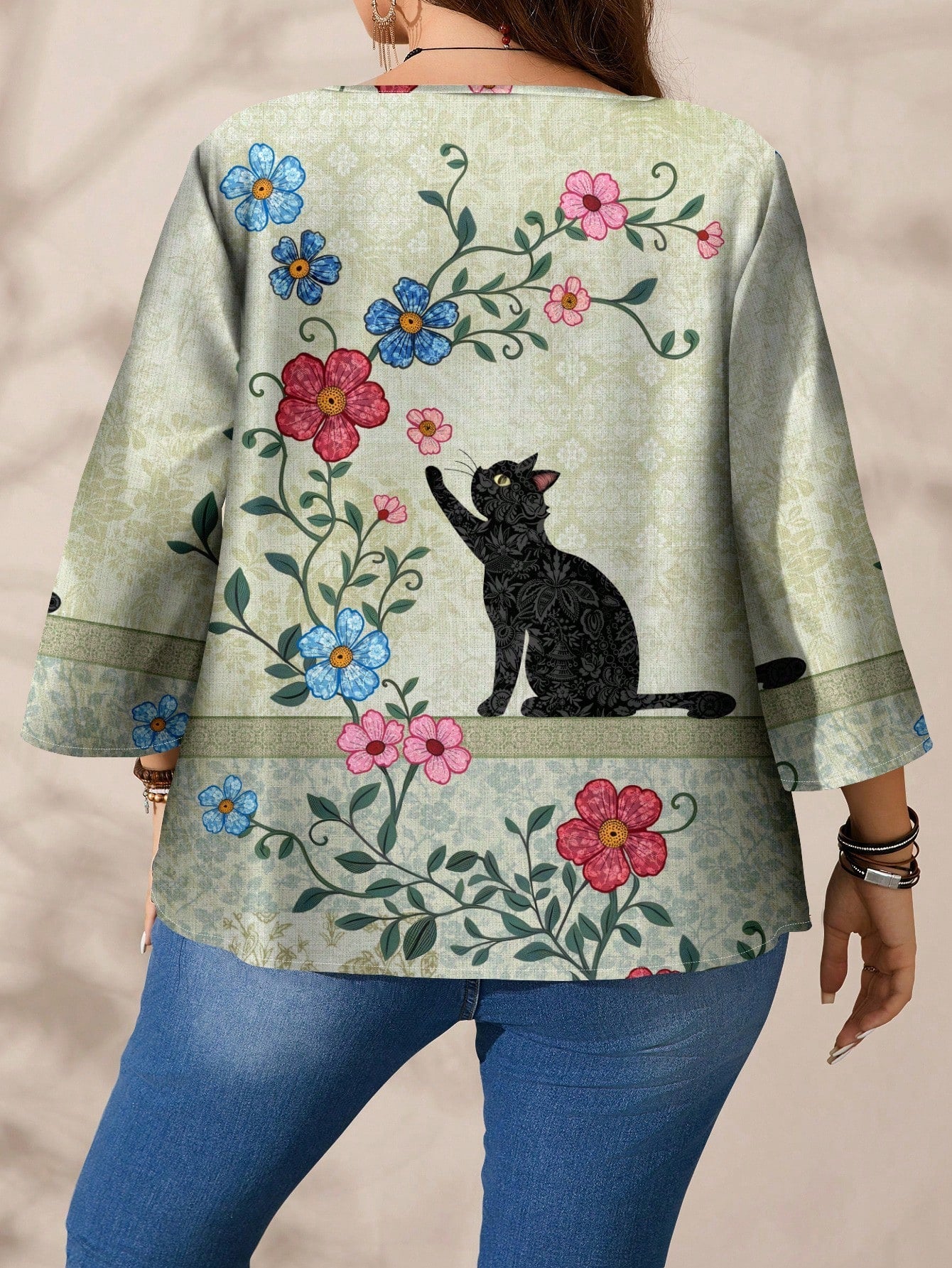 Blusa Estampada com Detalhes Florais e Étnicos Blusa Estampada com Detalhes Florais e Étnicos