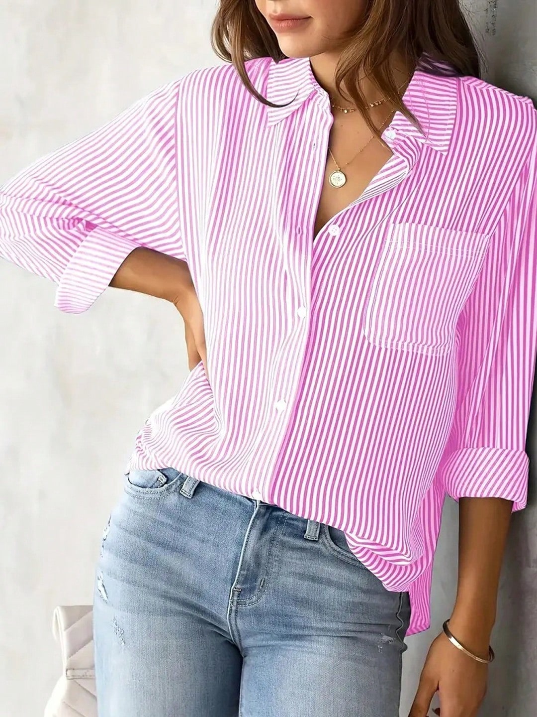 Camisa Listrada com Manga 3/4 e Bolso Frontal Camisa Listrada com Manga 3/4 e Bolso Frontal