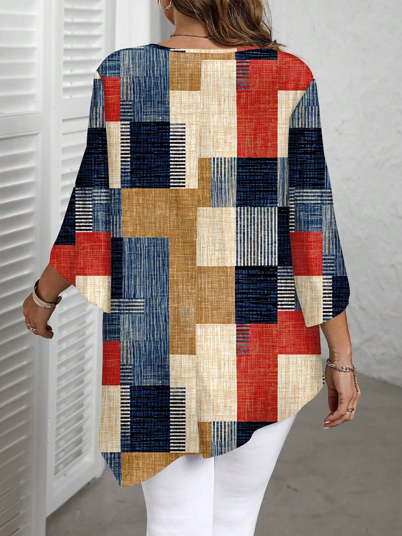 Blusa Estampada Geométrica com Manga 3/4 Solta Blusa Estampada Geométrica com Manga 3/4 Solta