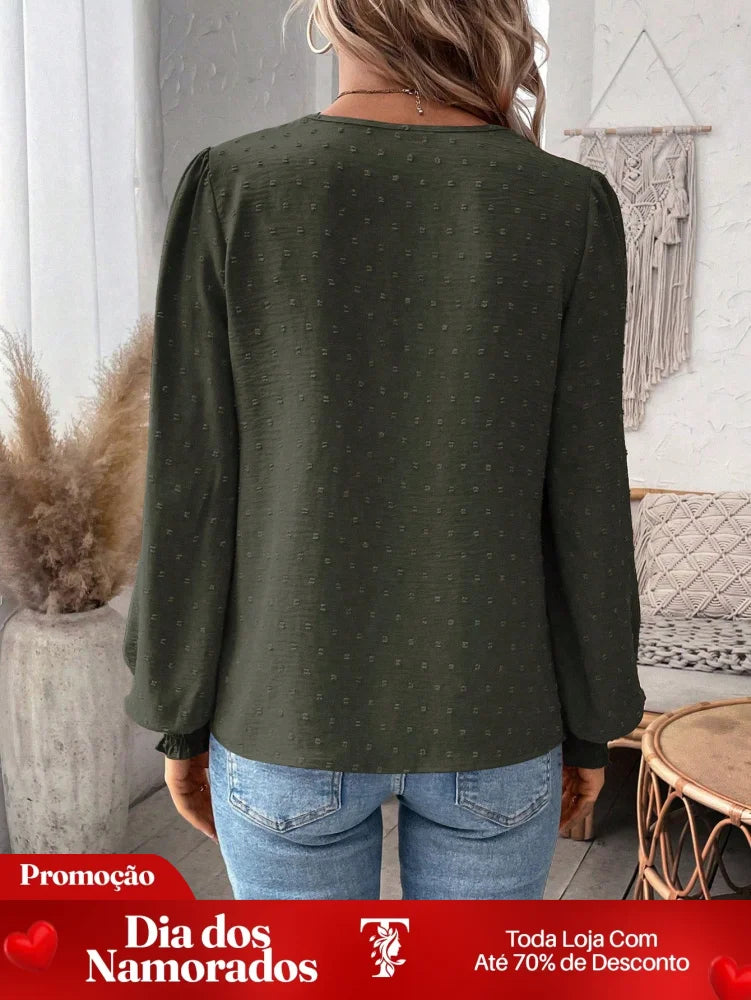 Blusa com Detalhe de Renda no Decote e Manga Longa Blusa com Detalhe de Renda no Decote e Manga Longa