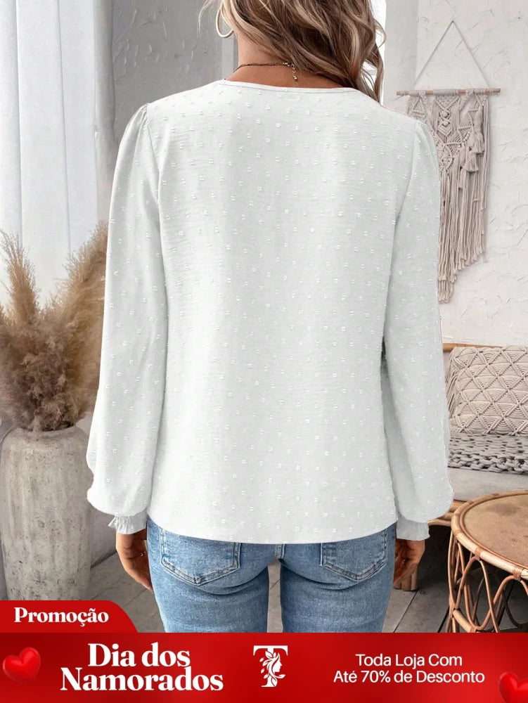 Blusa com Detalhe de Renda no Decote e Manga Longa Blusa com Detalhe de Renda no Decote e Manga Longa