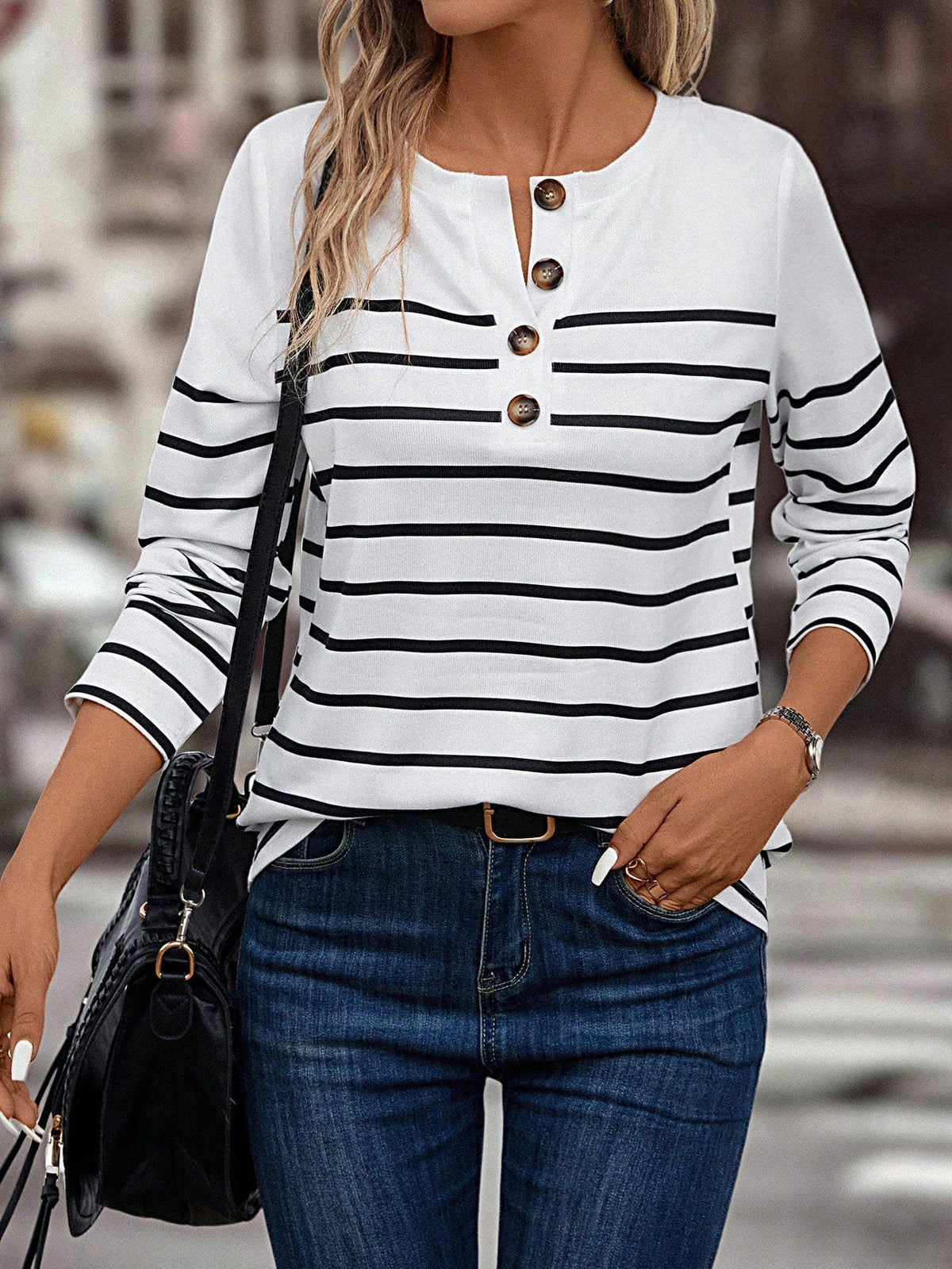 Blusa Listrada com Botões Frontais Decorativos Branco / P Blusa Listrada com Botões Frontais Decorativos