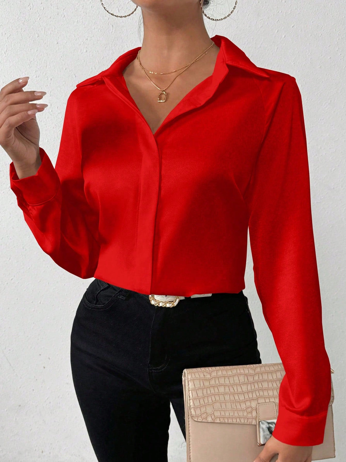 Camisa Social Elegante com Caimento Acetinado Vermelho / P Camisa Social Elegante com Caimento Acetinado