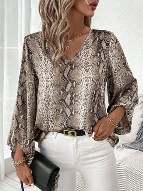 Camisa Estampa Snake com Decote V e Manga Longa Camisa Estampa Snake com Decote V e Manga Longa