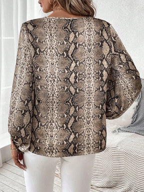 Camisa Estampa Snake com Decote V e Manga Longa Camisa Estampa Snake com Decote V e Manga Longa